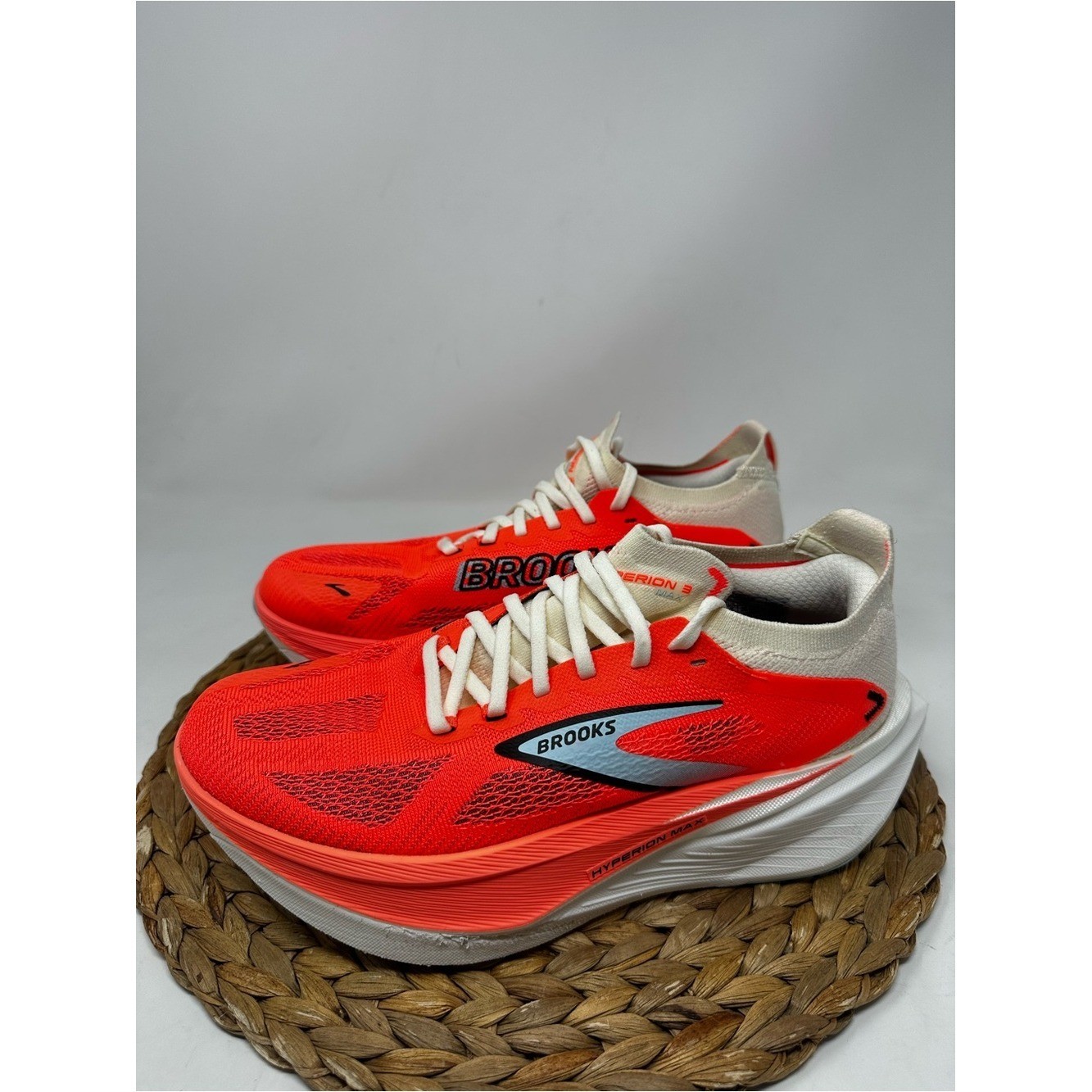 BROOKS Hyperion Max 3 Running Shoes Coconut Fiery Coral Atomizer Size 9 Women’s