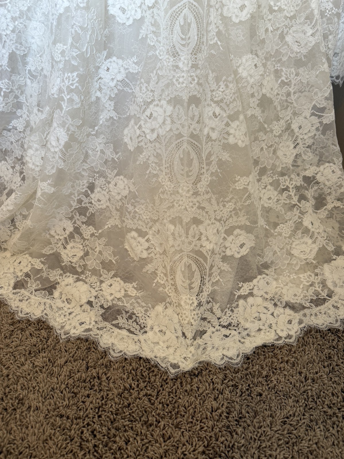 Tulisa by Caroline Castigliano Chantilly Lace Wedding Gown New Classic