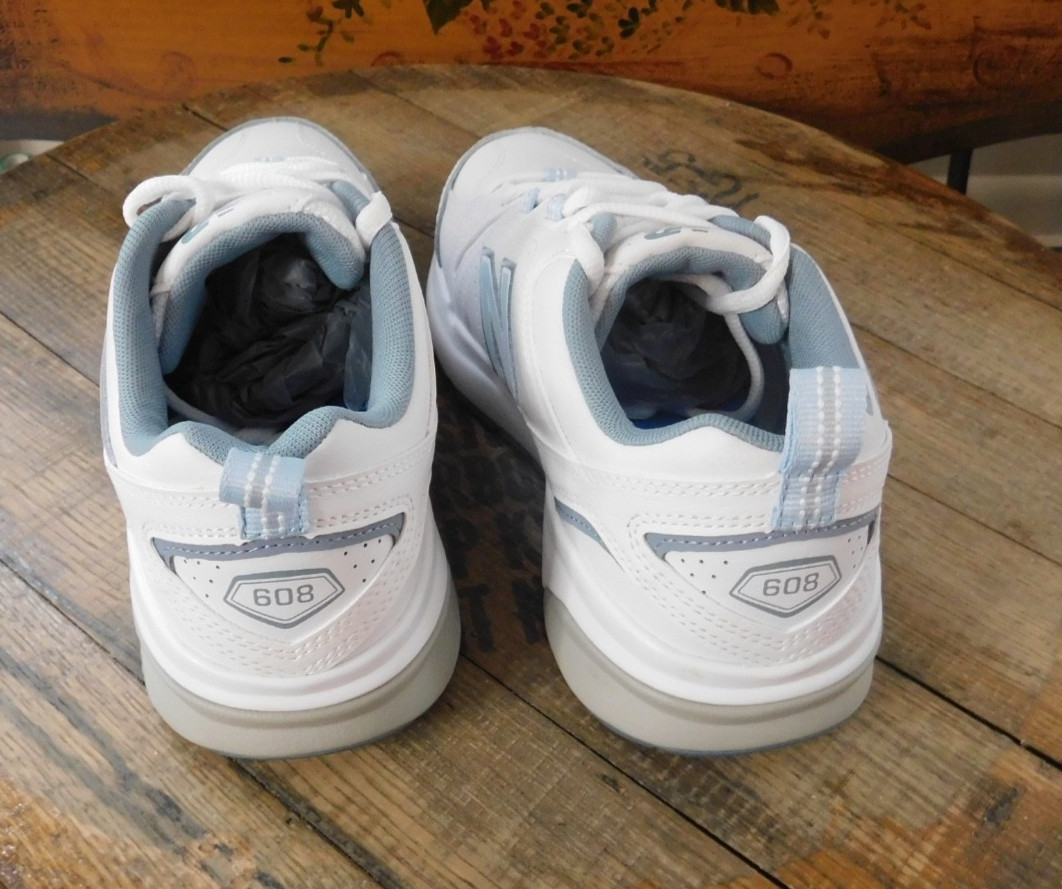 New Balance 608 V5 Walking Sneaker Womens 7 D Comfort Cross Trainer Shoes
