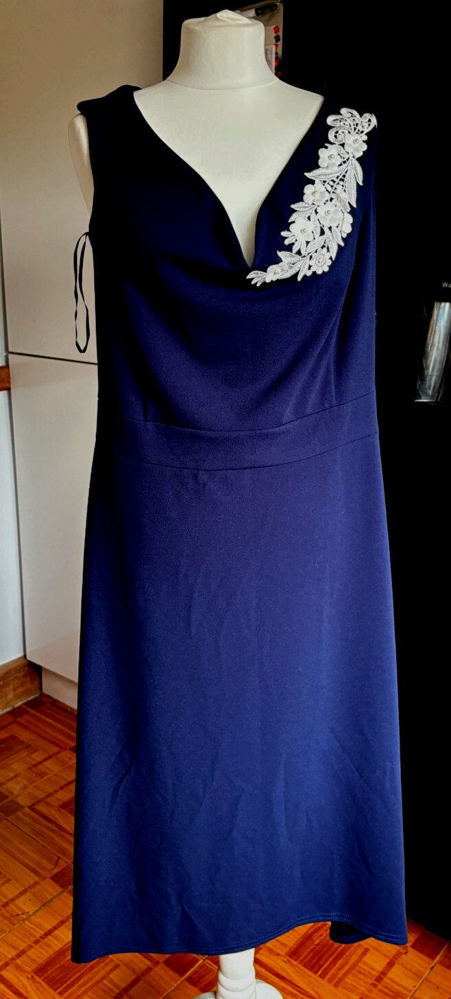 BNWT Ladies QUIZ French NAVY Blue & ECRU Dip Hem Embroidered Occasion Dress 24
