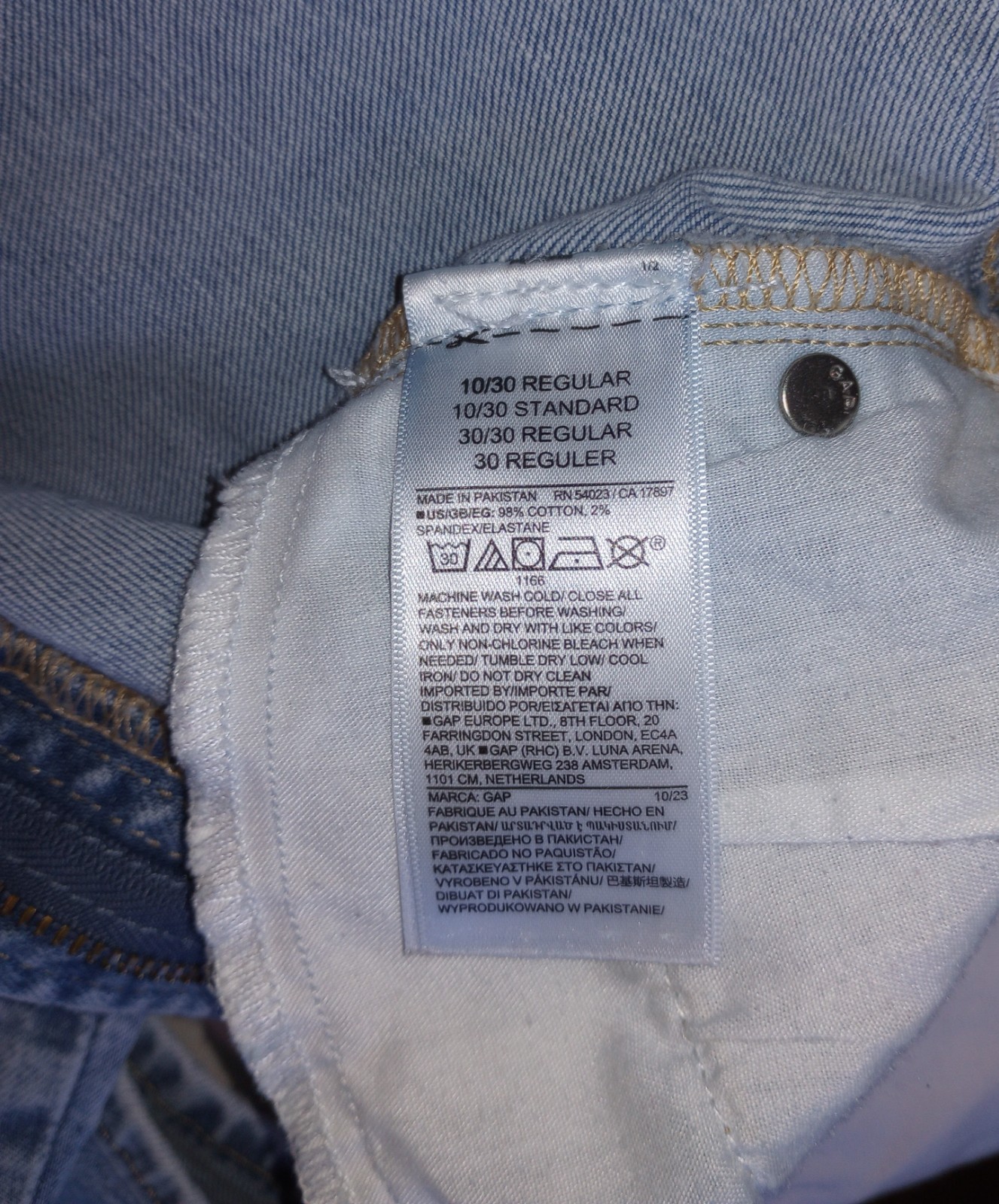 Gap Denim “Vintage” Look Jeans 5″ Ankle Slit Womens 31″ waist, 12″ rise, Lt Wash