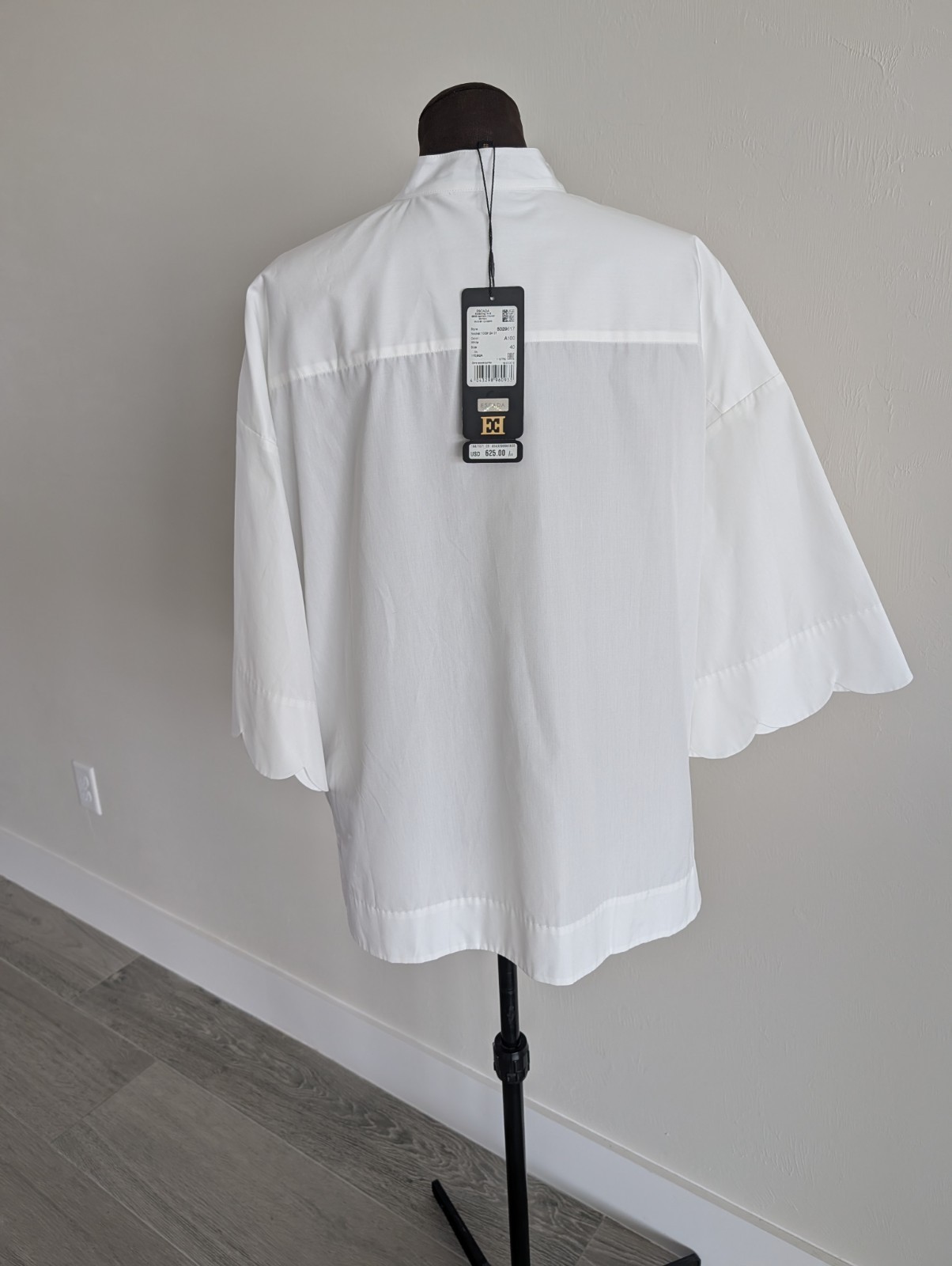 $650 New Escada white Cotton scallop collared button top blouse 40 10 L