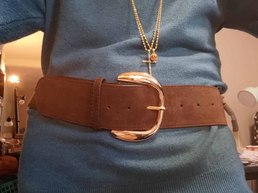 WOMEN BROWN MATTE SUEDE BELT GOLDEN BUCKLE Size M belt length is 43 in NEW