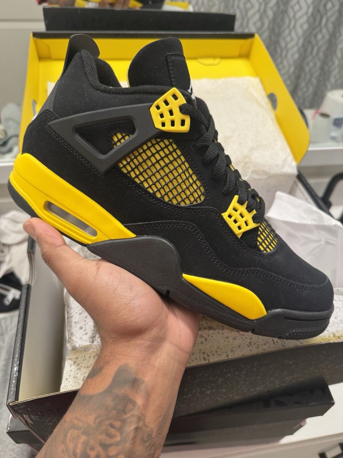 Air Jordan 4 Men’s Sneakers Retro Thunder, Black/Yellow, Size 10.5, DH6927 017