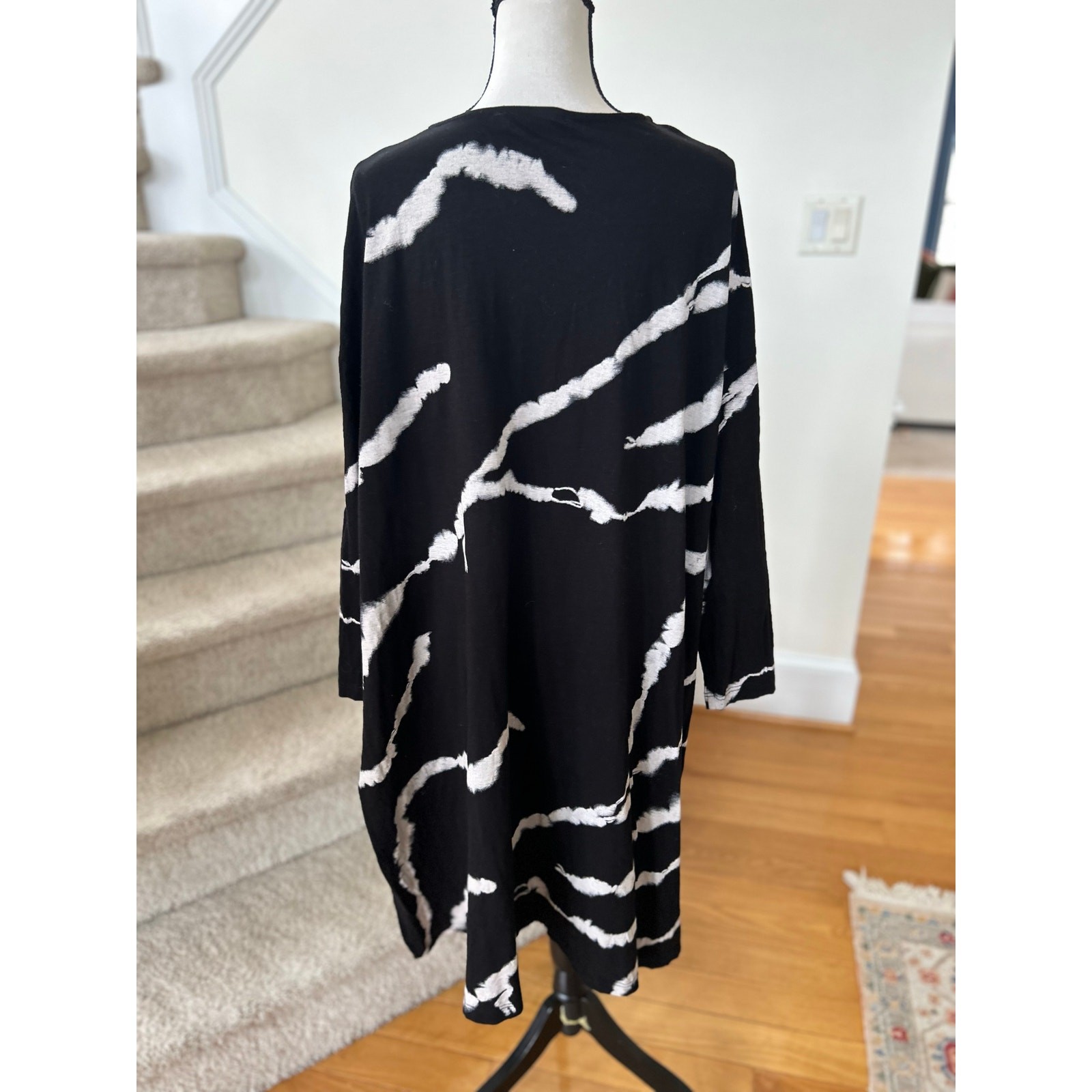 Alembika Urban Black & White Marble Cocoon Scoop Neck Side Slit Dress