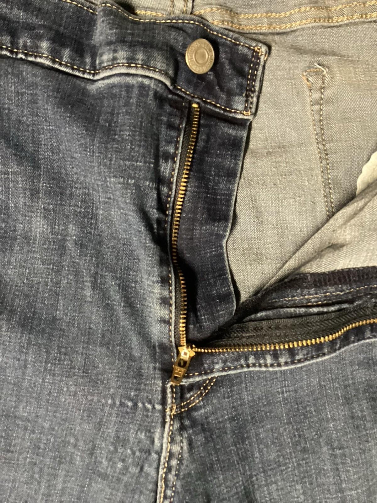 Levis Jeans Womens 26W M Blue Denim Classic Straight Leg Dark Wash