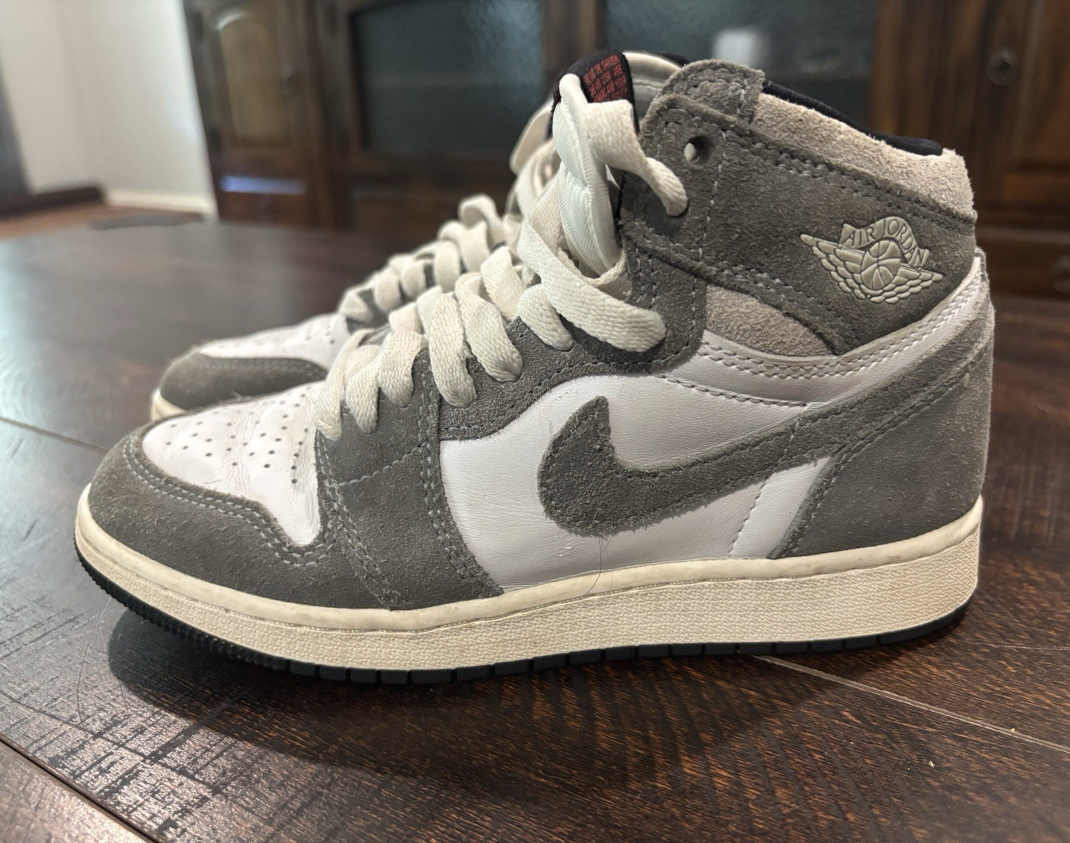Jordan Air Jordan 1 Mid GS Unisex Kids Gray/White Suede US 3.5Y FD1437-051
