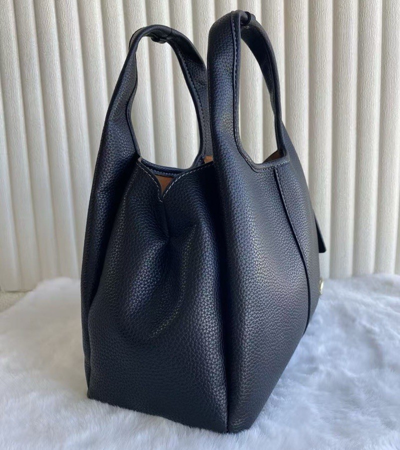 COACH New Lana Shoulder Bag 23 Polished Pebble Leather Crossbody bag Black CM545