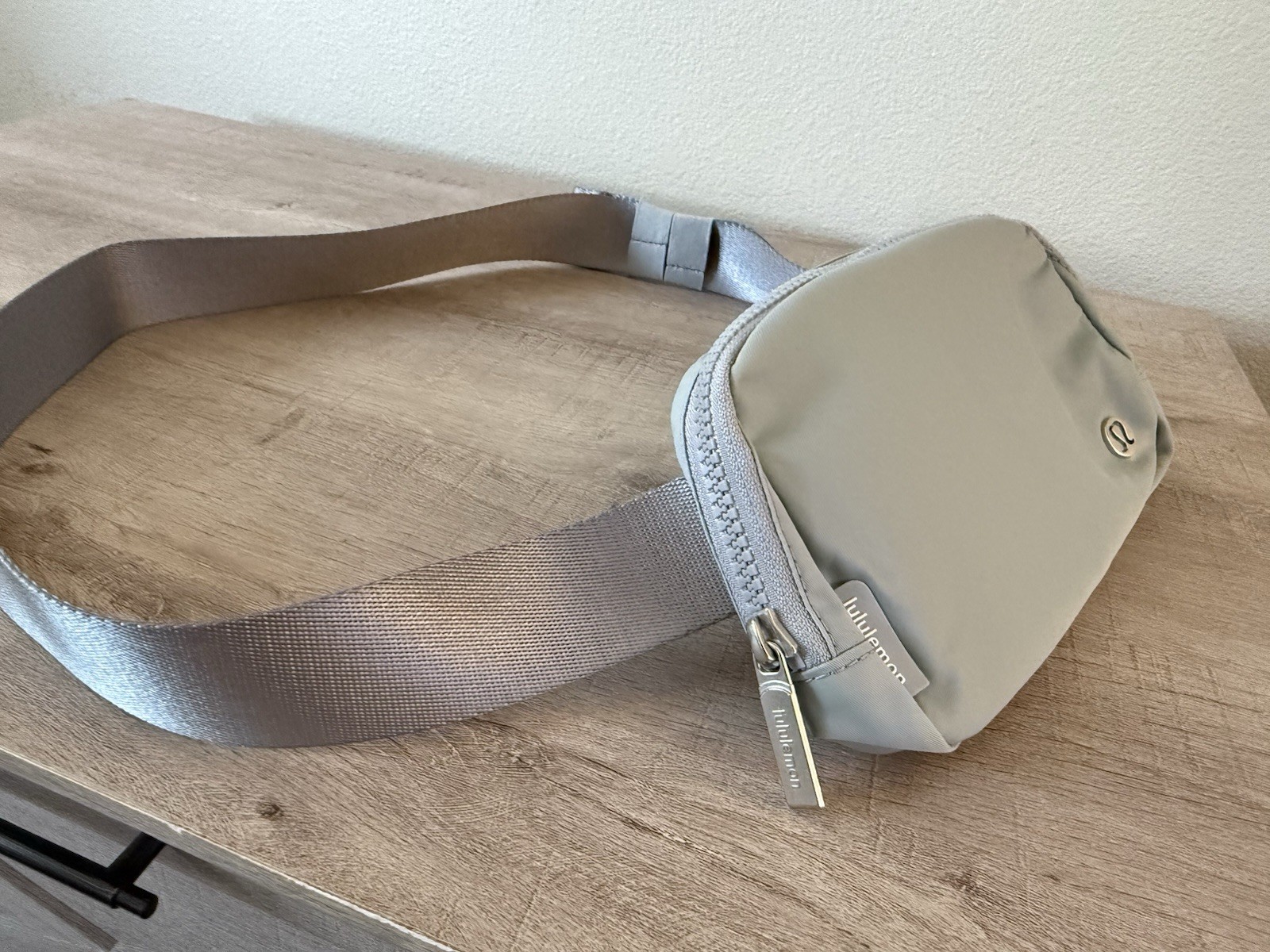 Lululemon Everywhere Belt Bag 1L in Silver Drop Gray NWT