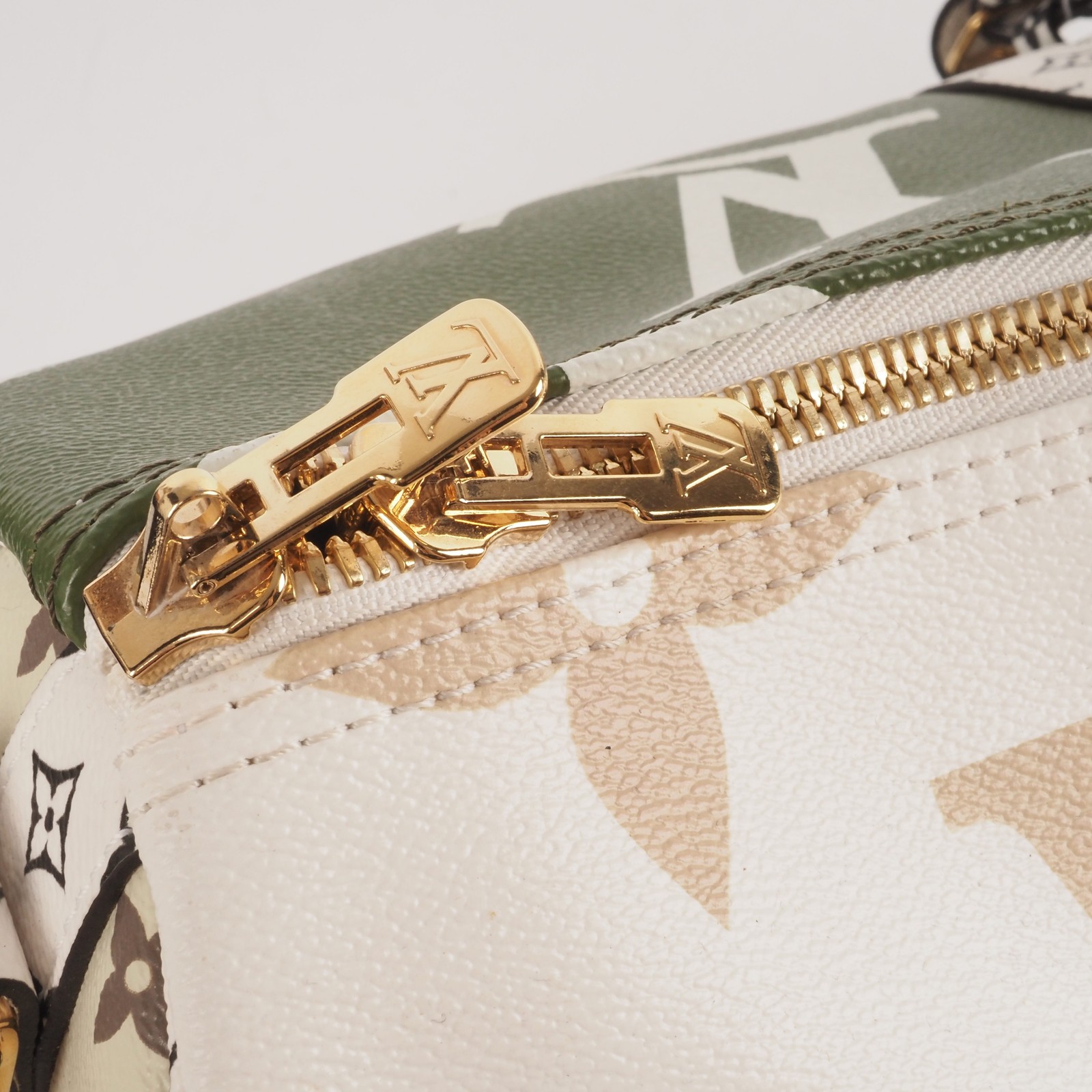 LOUIS VUITTON Keepall 50 Giant Mng Khaki/White M44590 Limited Bag OP: 3000€