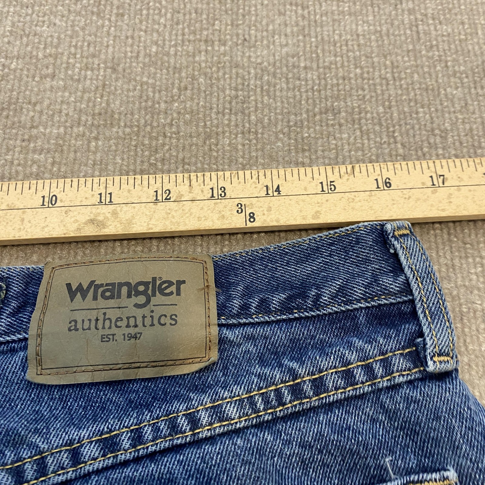 Wrangler Authentics Jeans Mens 32×32 Blue Medium Wash Relaxed Straight Denim
