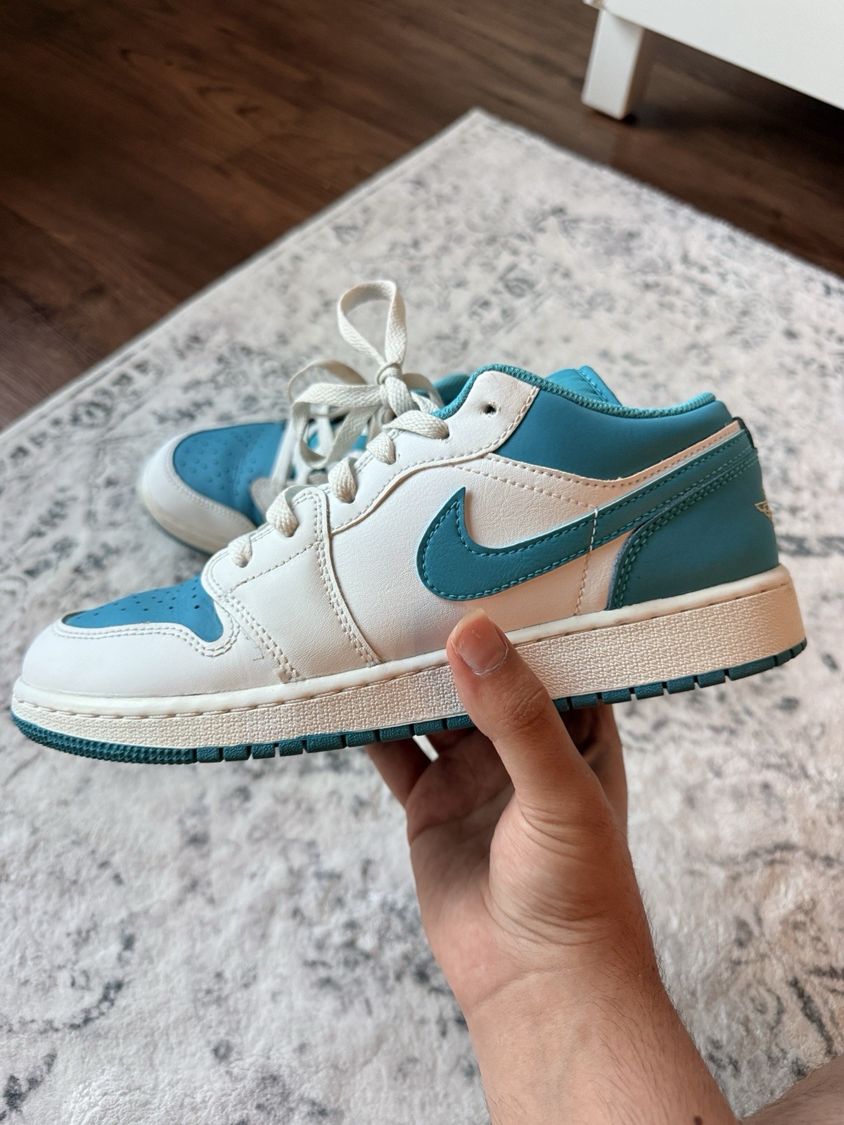 Nike Air Jordan 1 Low Aquatone GS 7Y Women’s 8.5 Teal White Gold 553560-174