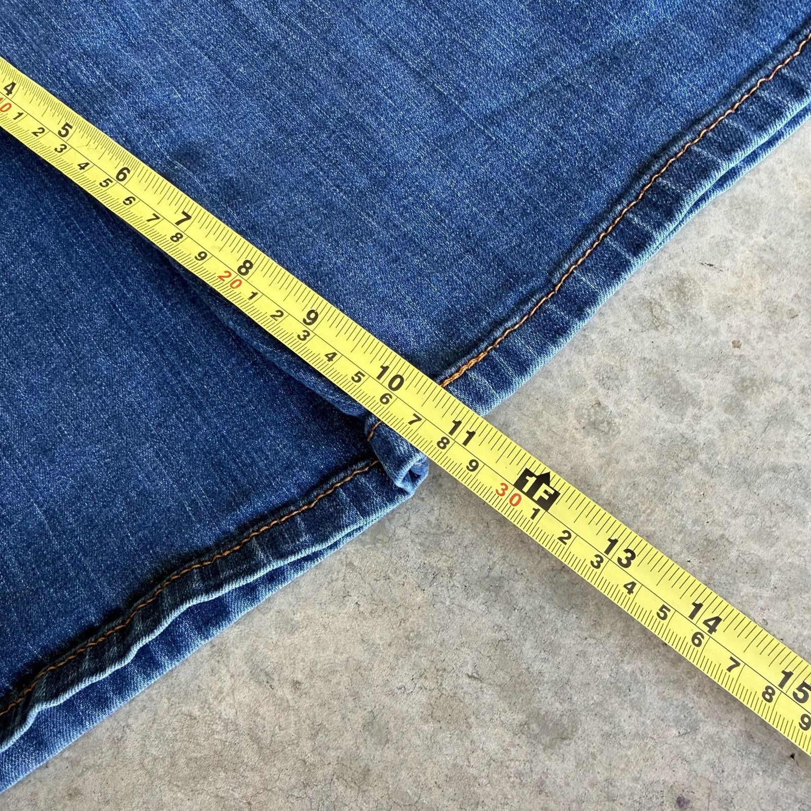 Vintage Y2K Levi’s 569 Loose Straight Denim Baggy Jorts