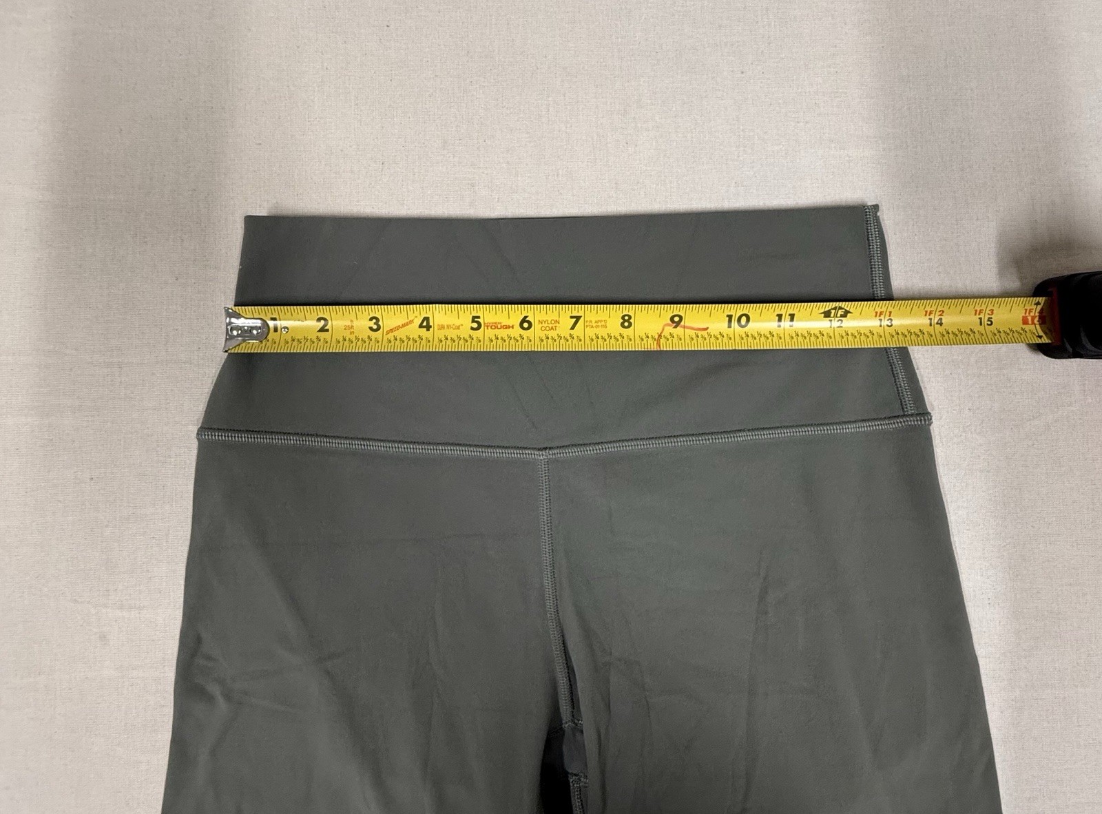 LULULEMON ALIGN HIGHRISE SHORTS 4″ ARMY GREEN SIZE 8 Biker 223