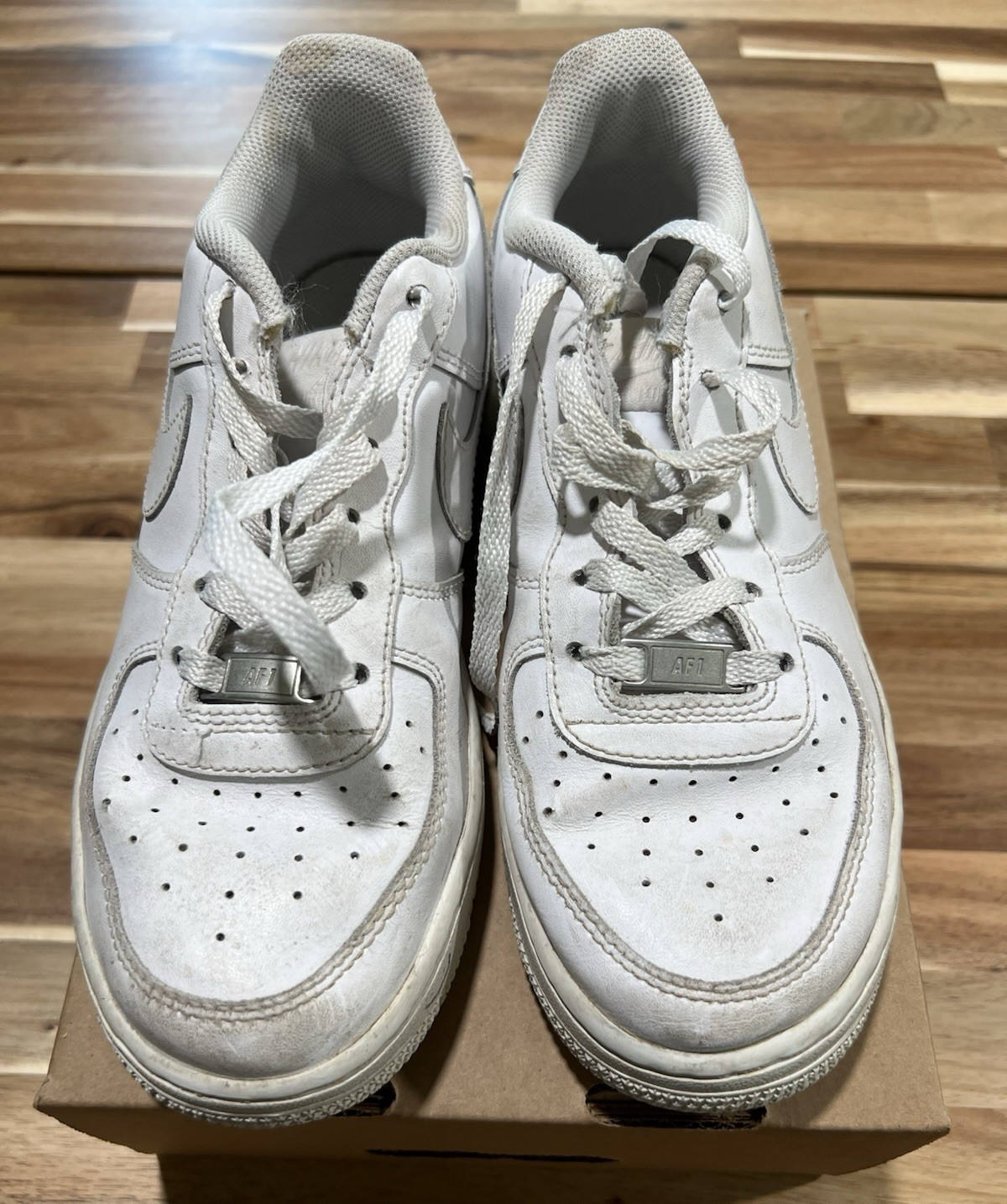 Nike Air Force 1 Low Men’s White Low Top Lace-Up Athletic Sneakers Pre-Owned