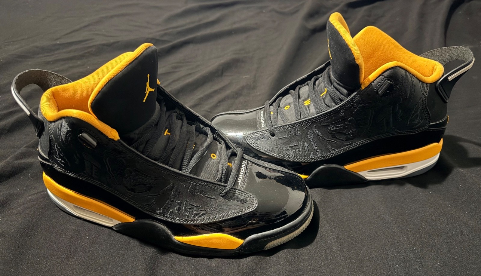Excellent condition Jordan Dub Zero sneakers in a black and yellow colorway. The