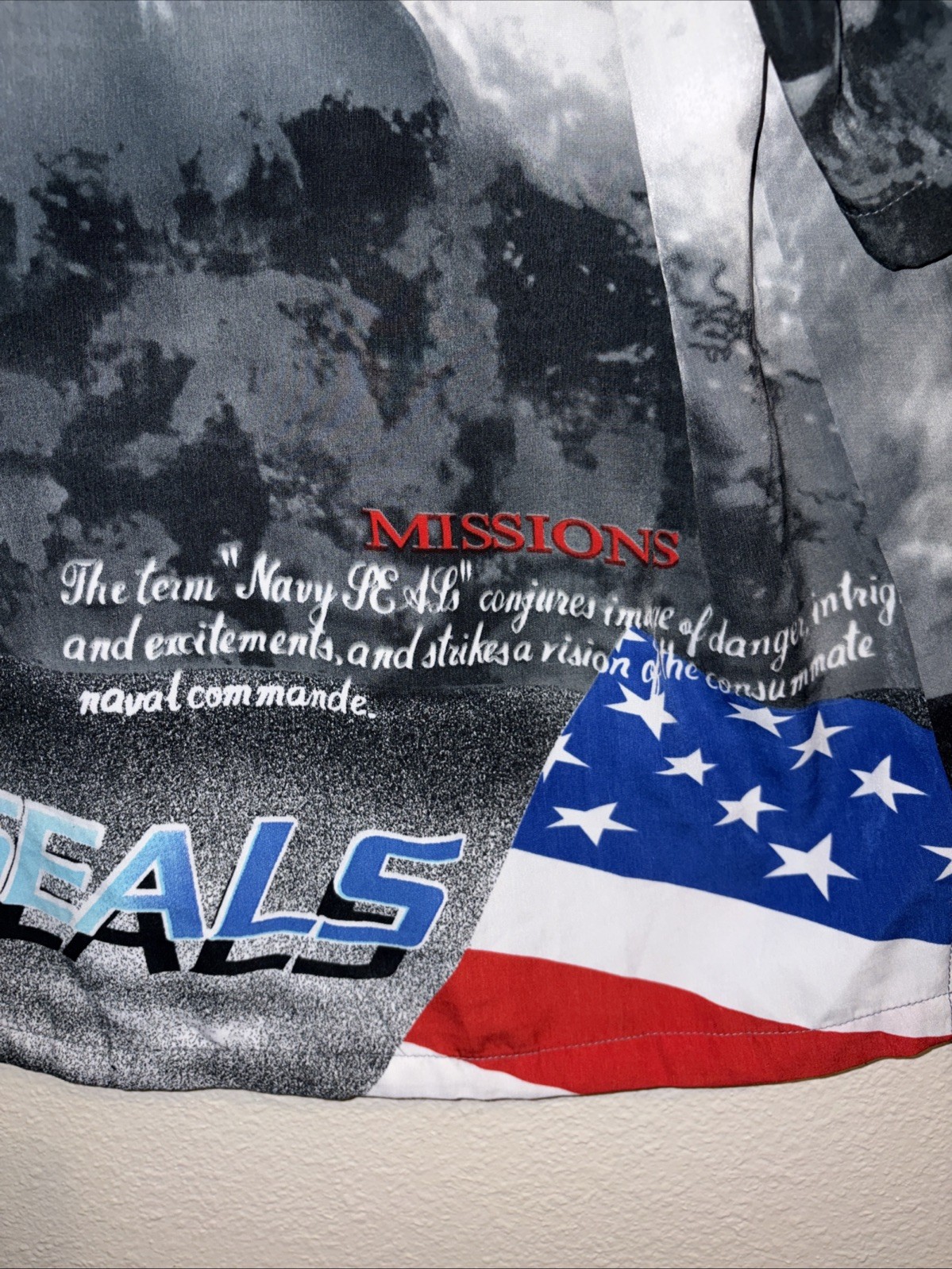 Navy Seals Graphic Picture Shirt L, Great Coloring and Smooth Feel
