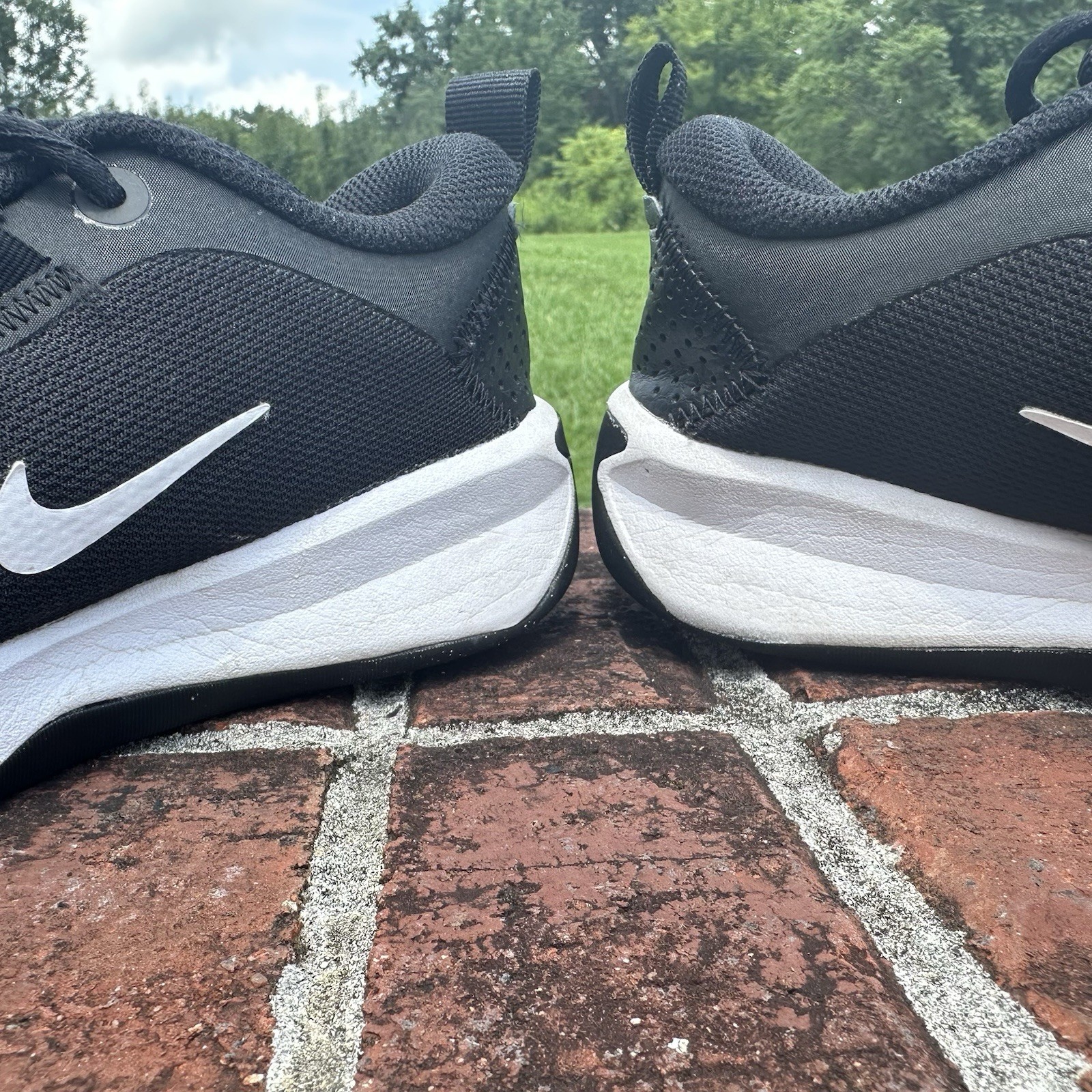 Nike DM9027-002 Unisex Kids Athletic Sneaker Black/White Lace Up Sz 4Y
