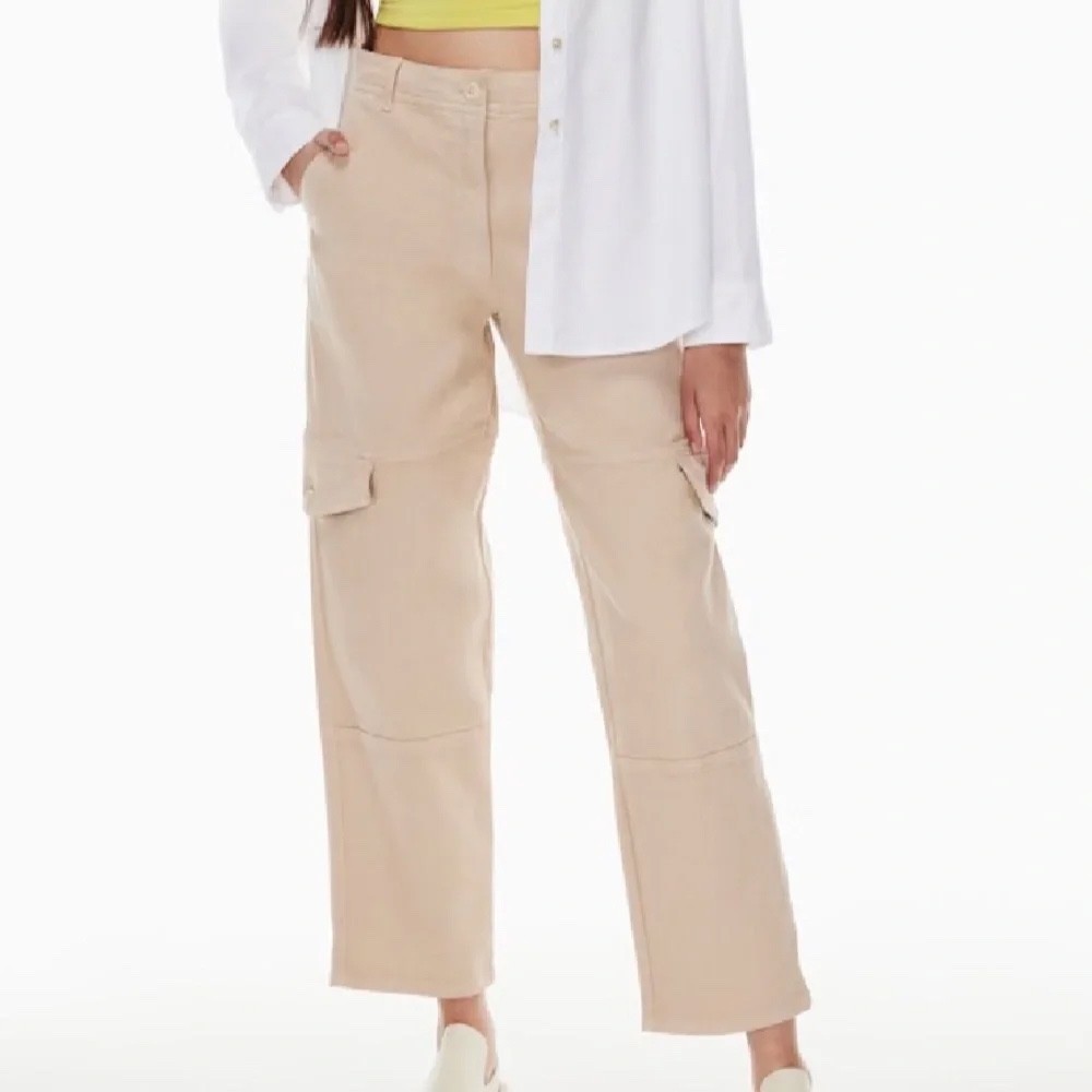 Aritzia Wilfred Free High Rise Straight Leg Khaki Cargo Pants Size 4