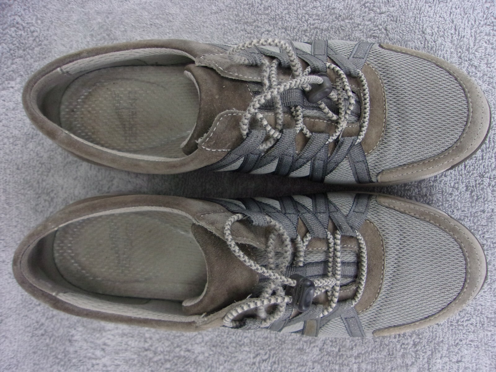 Dansko women’s tan and gray suede synthetic mesh bungee running sneakers US9.5