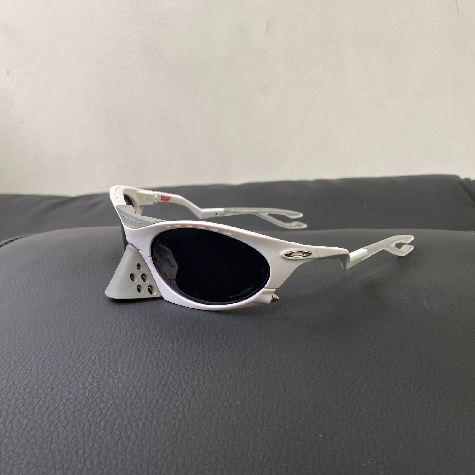 Oakley Plantaris OO9437 Polarized Sunglasses Y2K White Frames Vintage