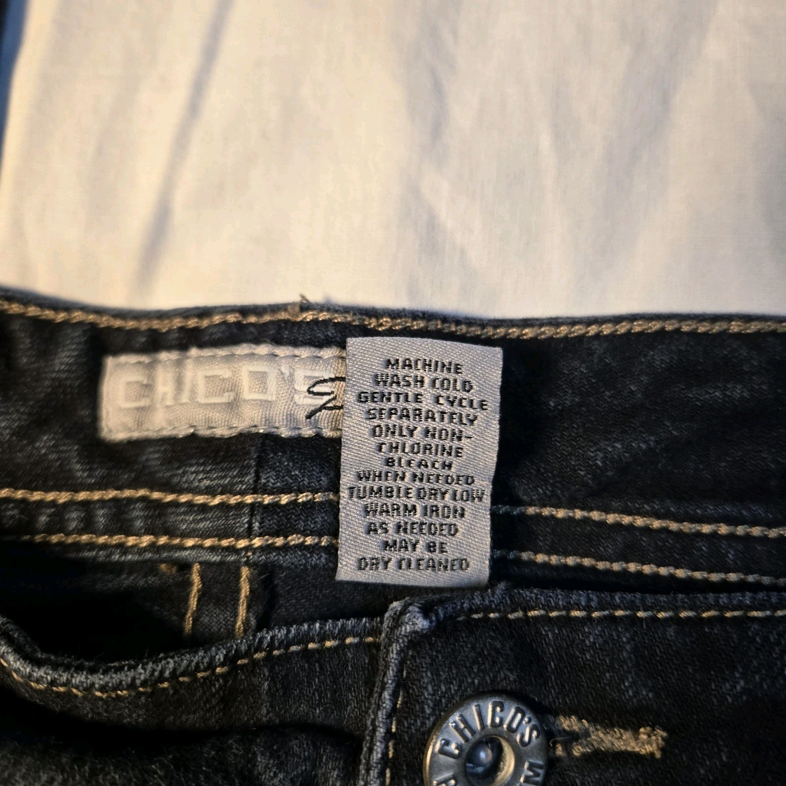 Chico’s Platinum Jeans Dark Pockets Bootcut Leg Sz 10 Short 30″ Waist (Tag 1.5)