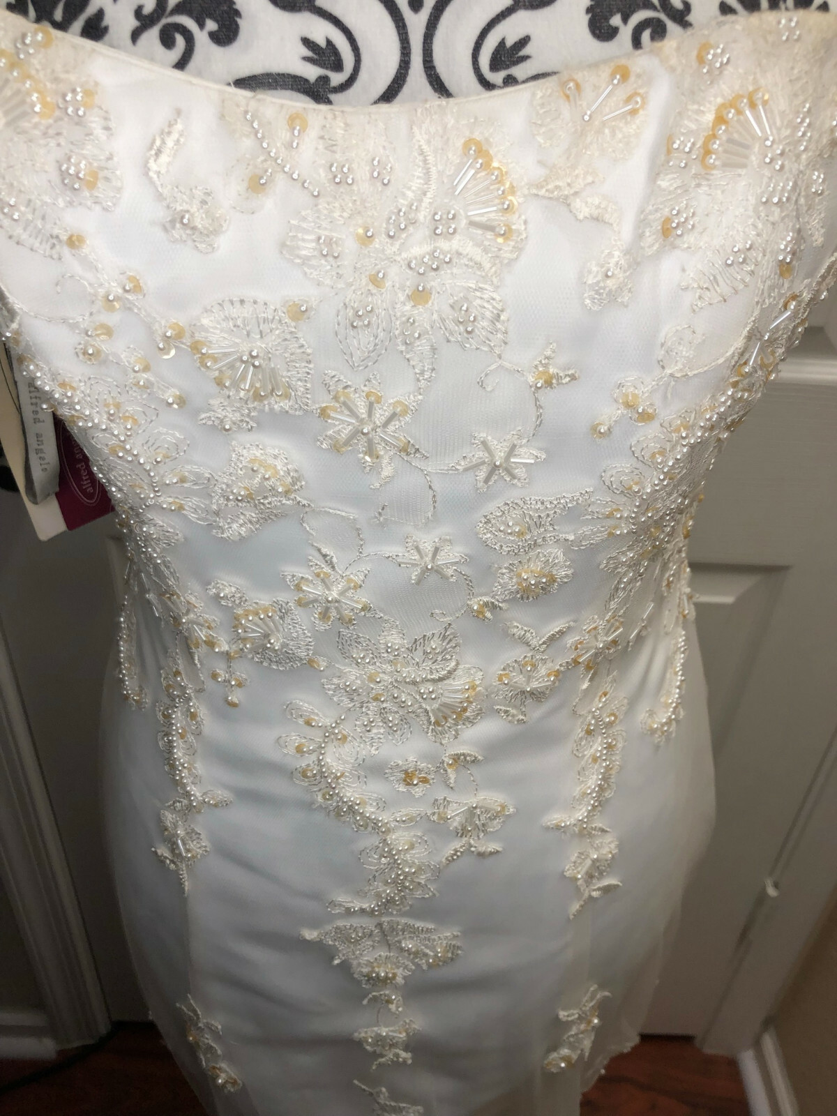 Alfred Angelo Wedding Dress Sleeveless Chest 36″ Waist 29″ Length 49″ Read Below
