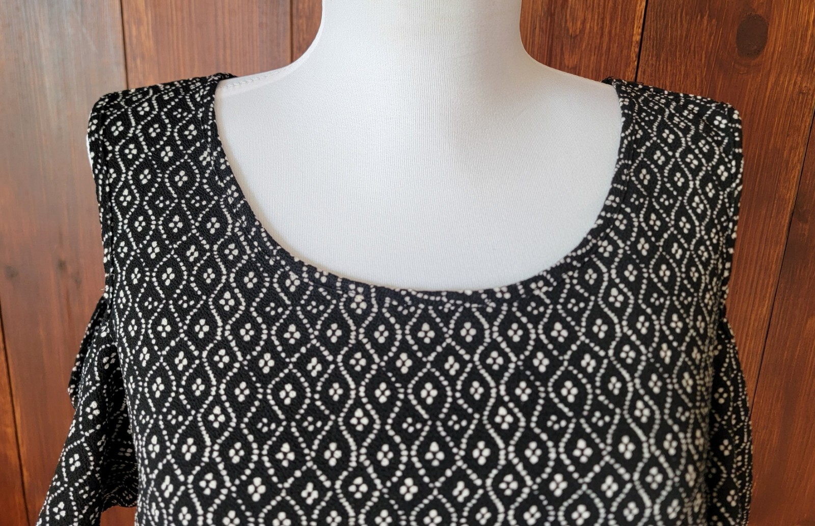 Boho Flutter Women L Cold Shoulder Black Top Cream Floral Sleeves Chic Cape Back