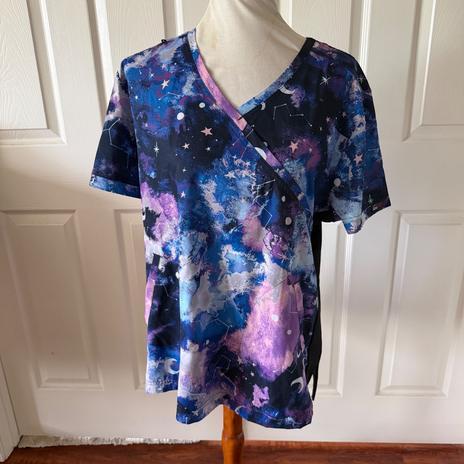 Koi Lite XL Galaxy Celestial Scrub TopPockets Stretch Side Panels Nurse Vet