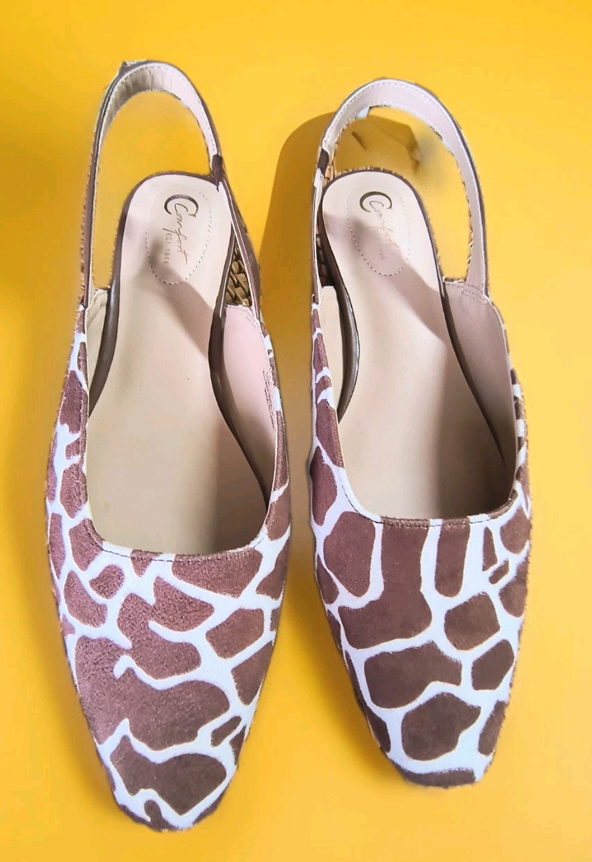 C Comfort Women’s 10W Brown & White Cowhide Suede Closed Toe Sandals Shoes
