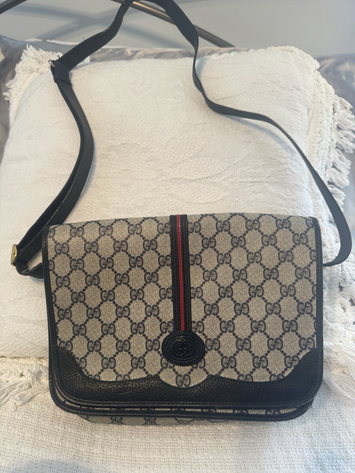 Gucci GG Supreme Monogram Beige/Black Medium Crossbody w/ Detachable Strap