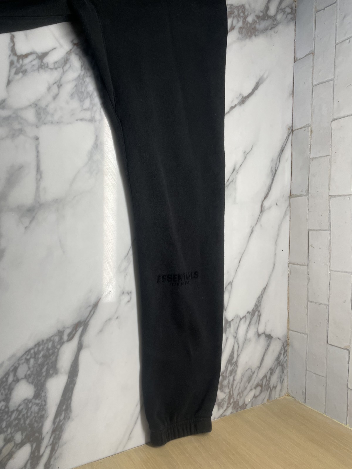 fear of gods essentials sweatpants black medium