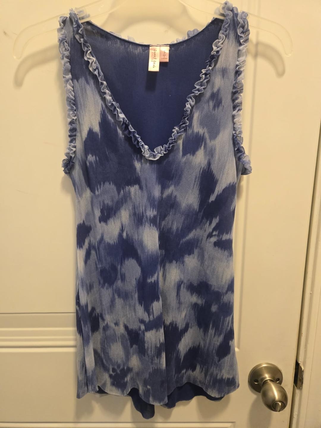 Women’s Sweet Pea Sleeveless Rufflered Blouse – Size S – Pretty Blues