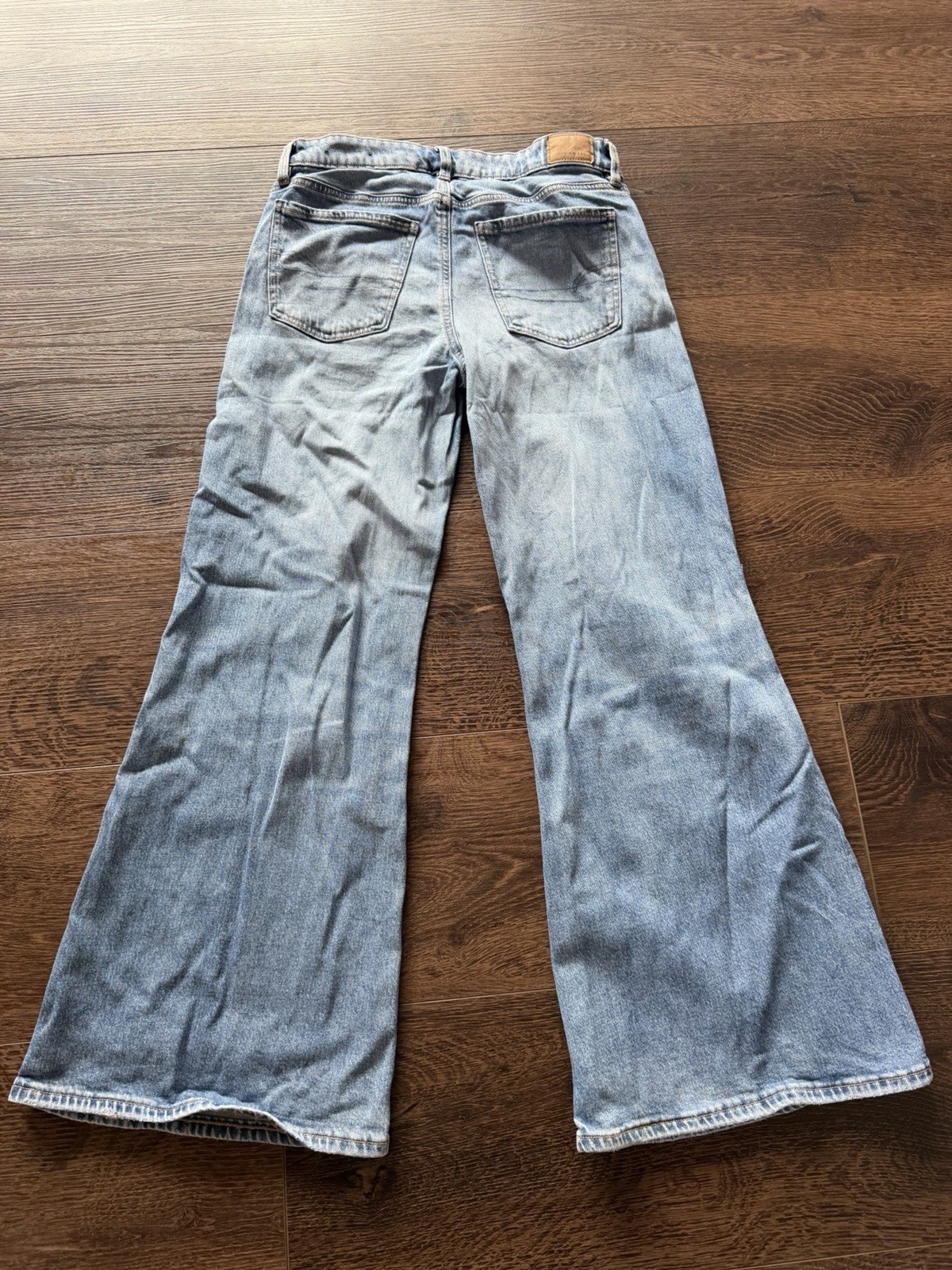 American Eagle Women’s Low Rise Flare Jeans-Medium Wash- Size 6 Reg