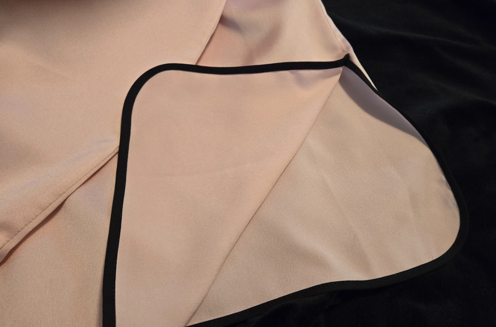 NWT Ming Wang Soft Pink Satin Long Sleeve Top Black Piping and Cutouts Size XS