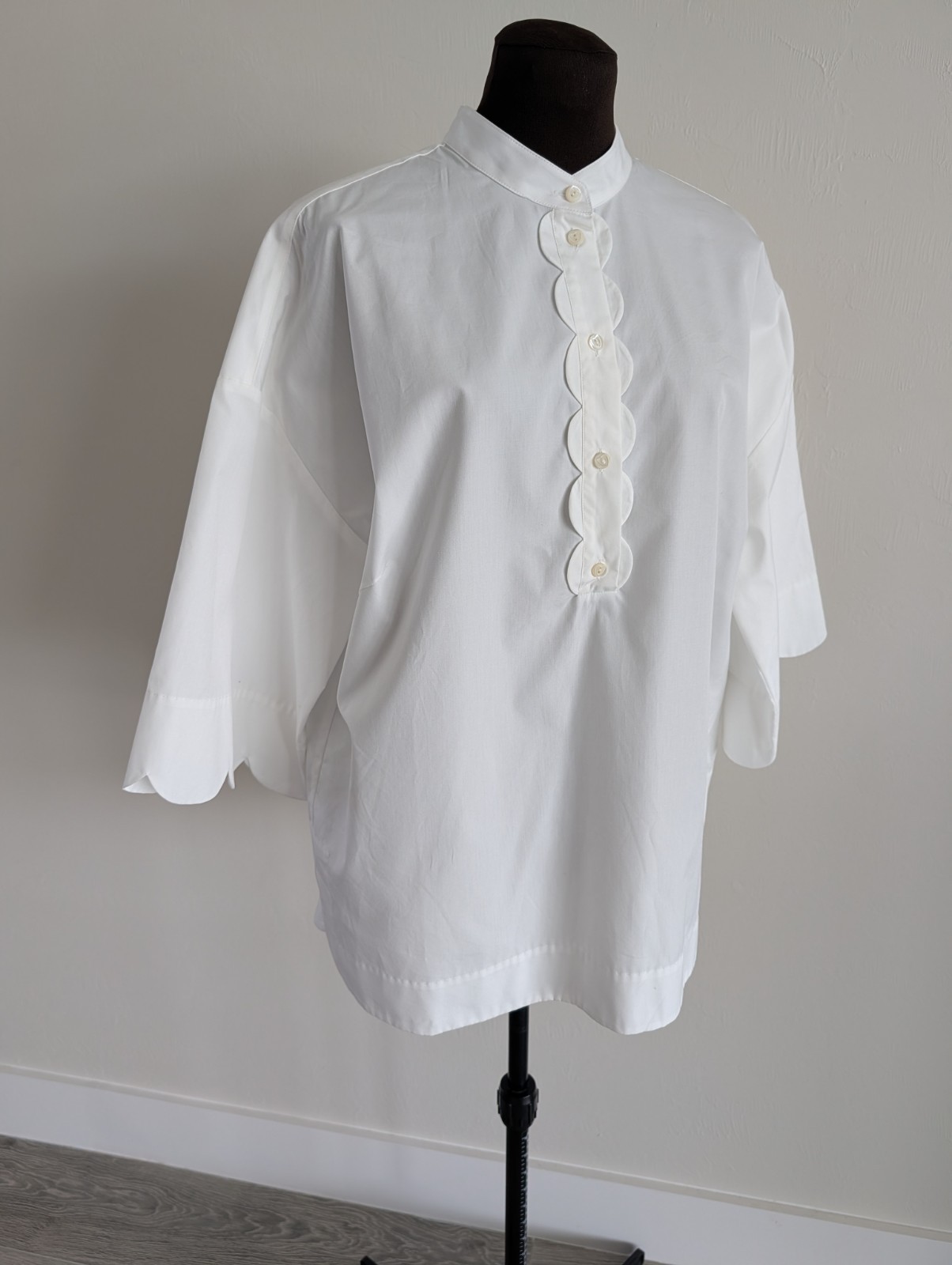 $650 New Escada white Cotton scallop collared button top blouse 40 10 L