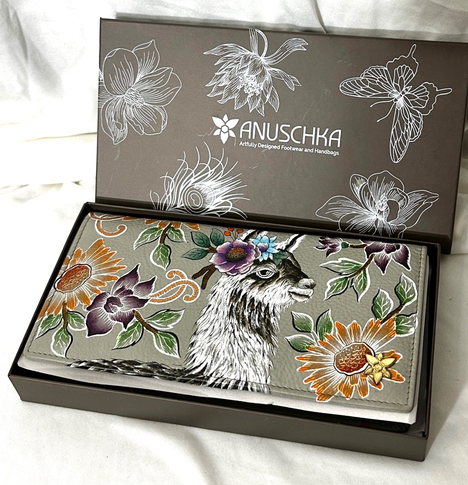 ANUSCHKA NWT🦙”RARE” RFID Bi-Fold Snap Clutch Wallet – Garden Llama 1785-GLL