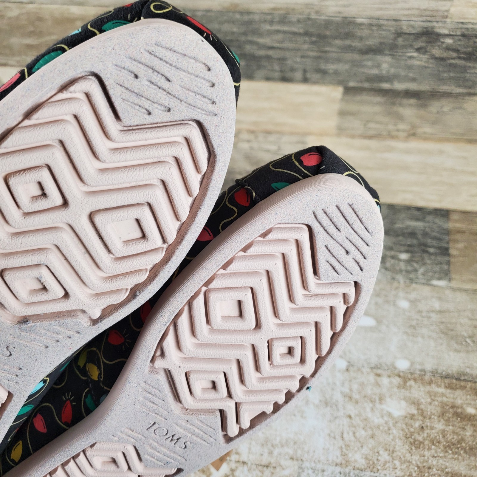 Toms Alpargata Womens Flat Shoes 9.5 Black Forged Iron Tree Lights Print Slip On