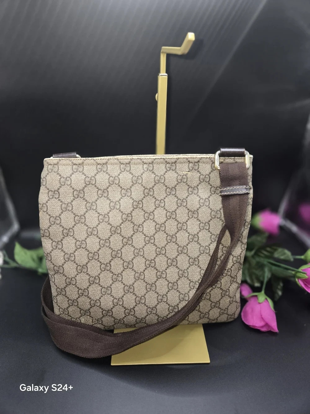 Authentic Gucci GG Supreme Monogram Canvas Crossbody Messenger Bag