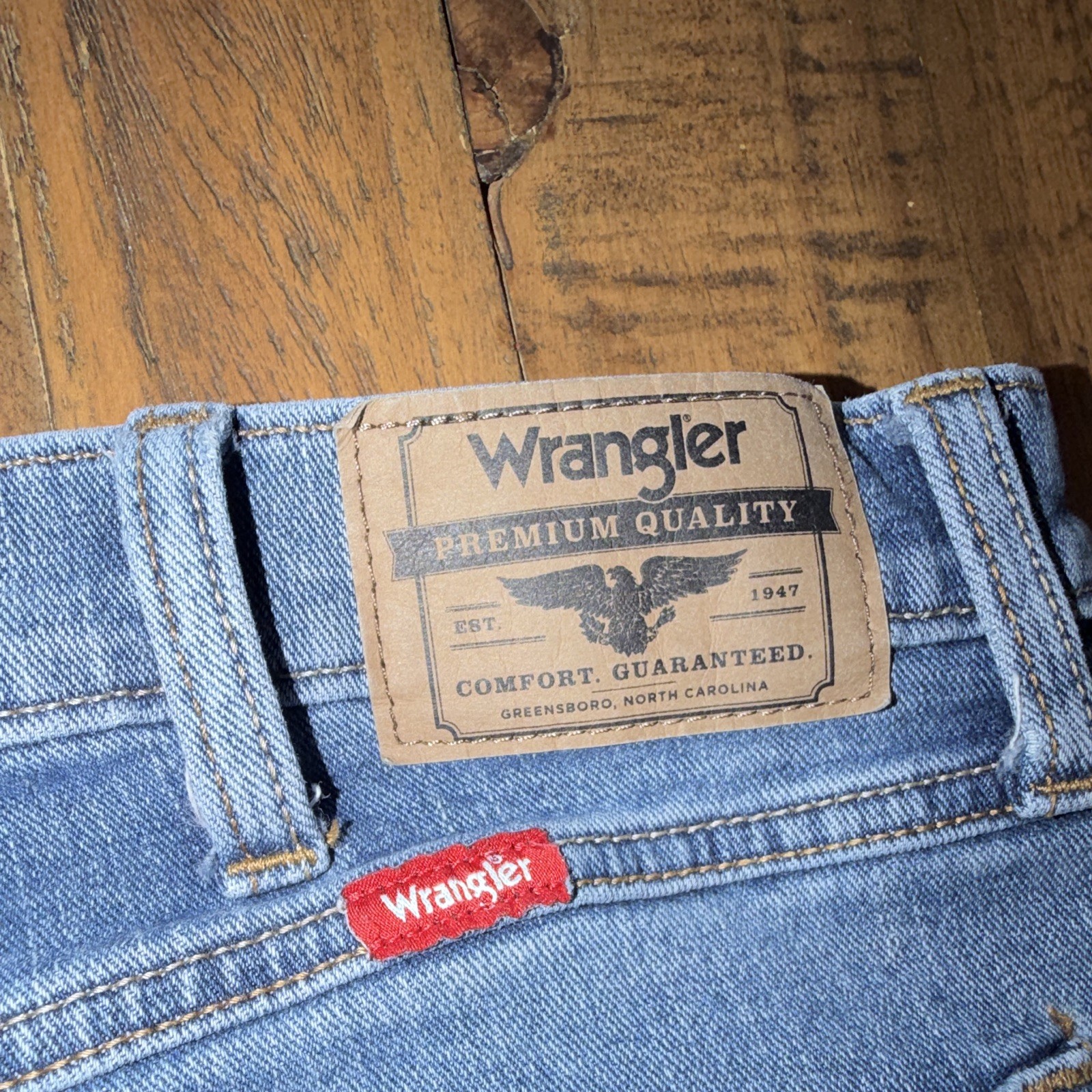 Wrangler Men’s Straight Fit Blue Light Wash Stretch 5-Pocket Jeans