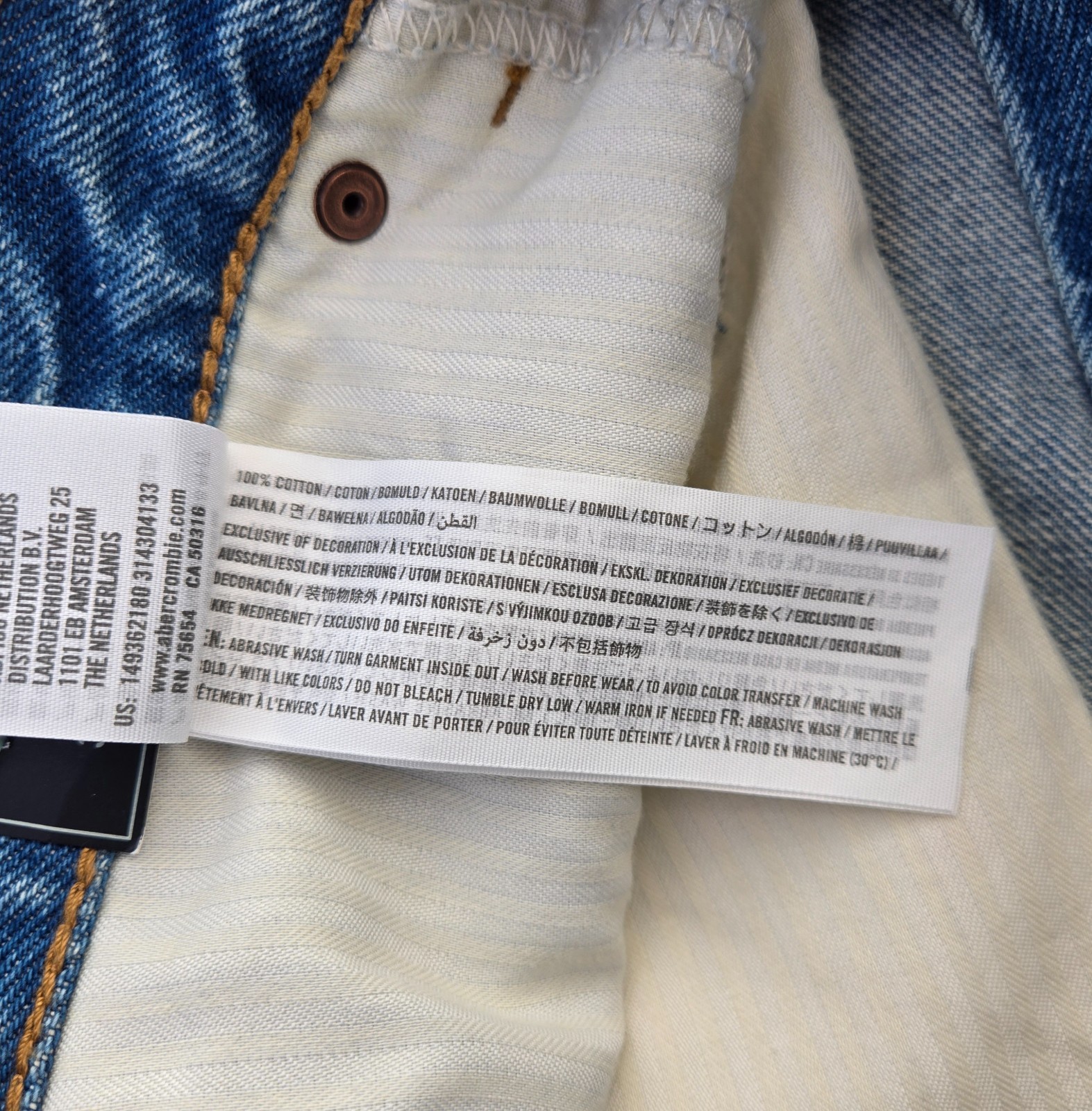 Abercrombie & Fitch Annie High Rise Distressed Shorts Light Wash Size 32/14 NWT