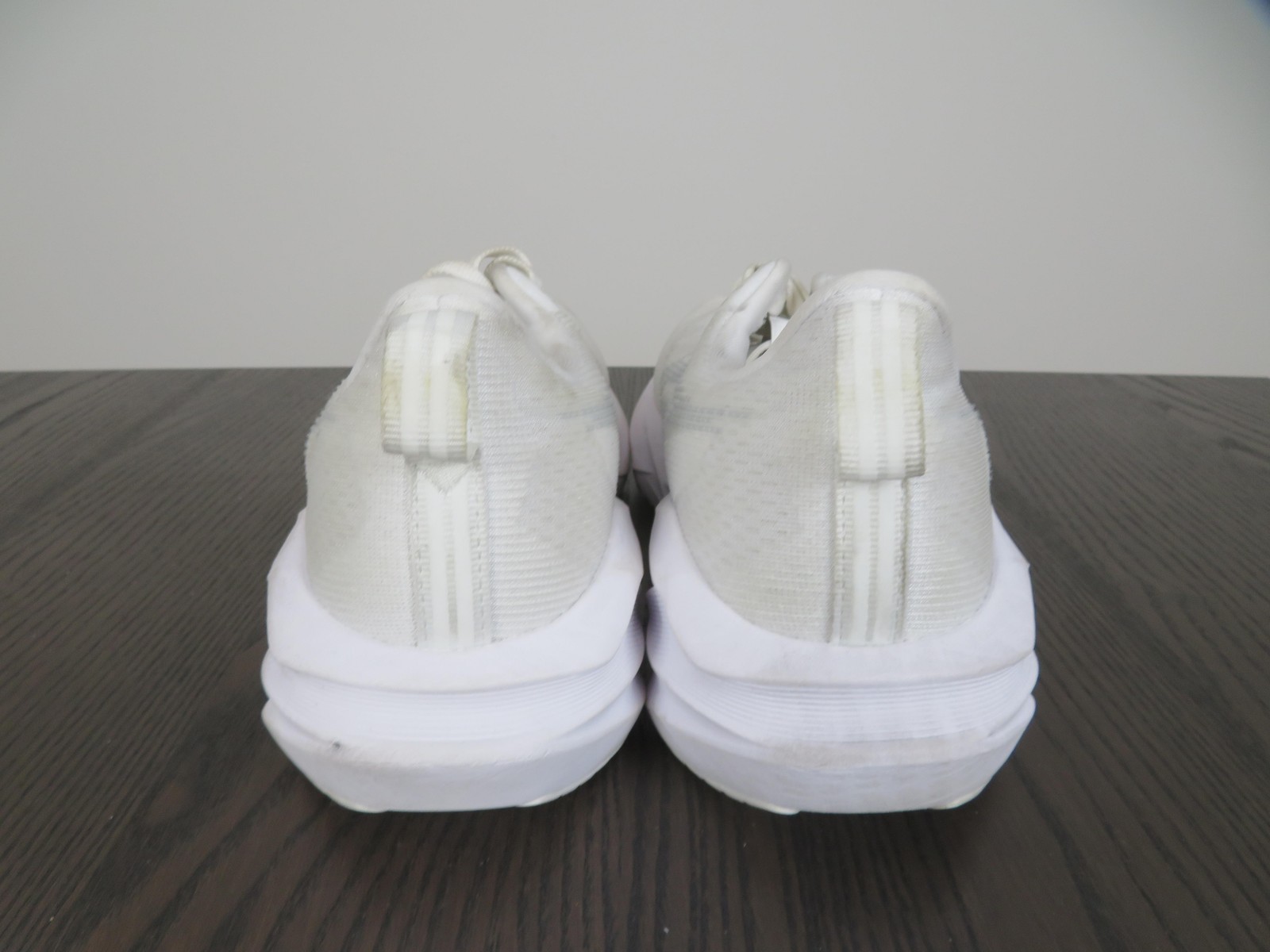 Asics Novablast 5 Shoes Womens 9.5 White Running Sneakers 1012B765 Road Gym