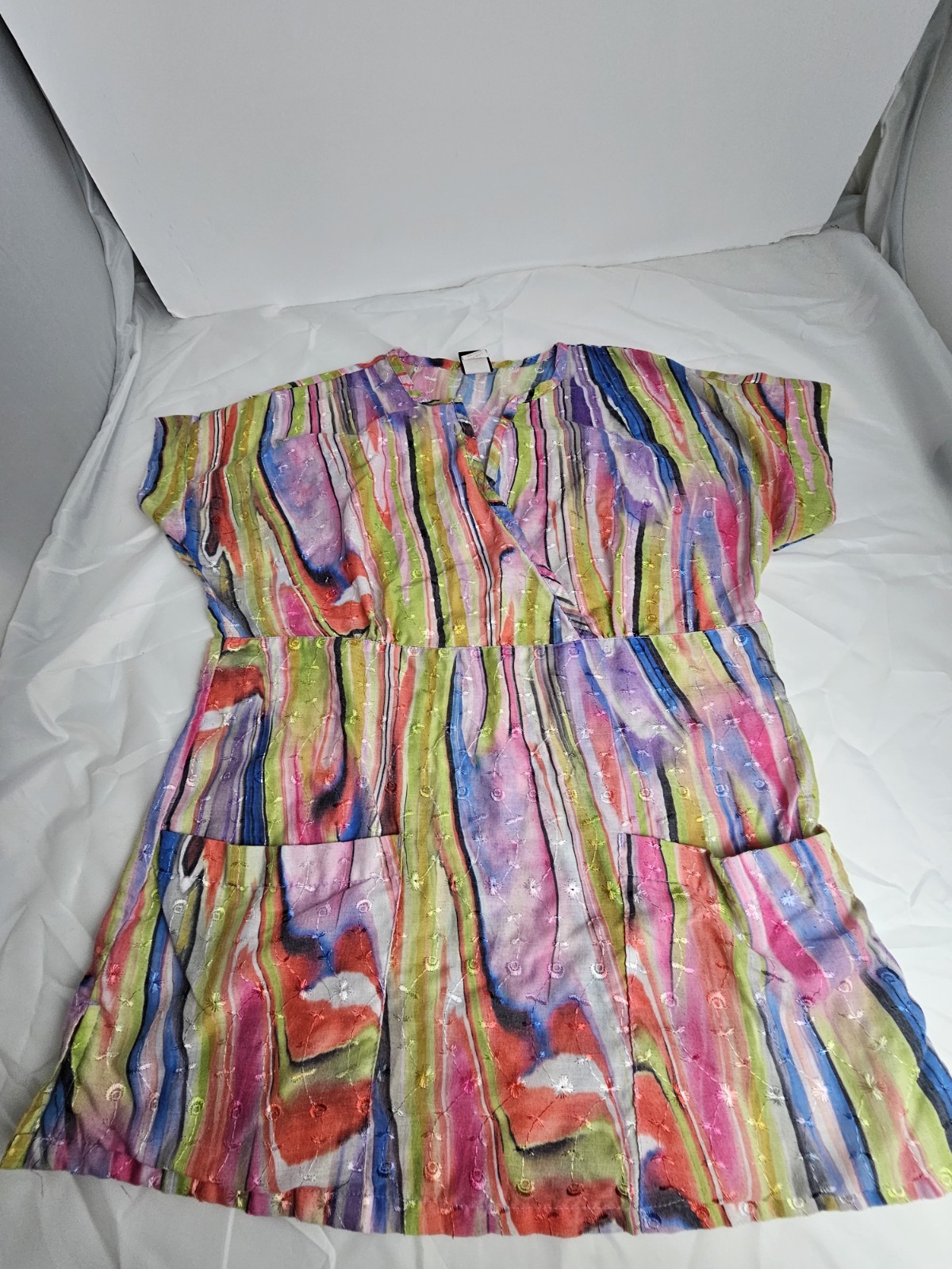 Barco Scrub Top Womens Size Small Multicolor Pit To Pit 18in V-Neck Pockets