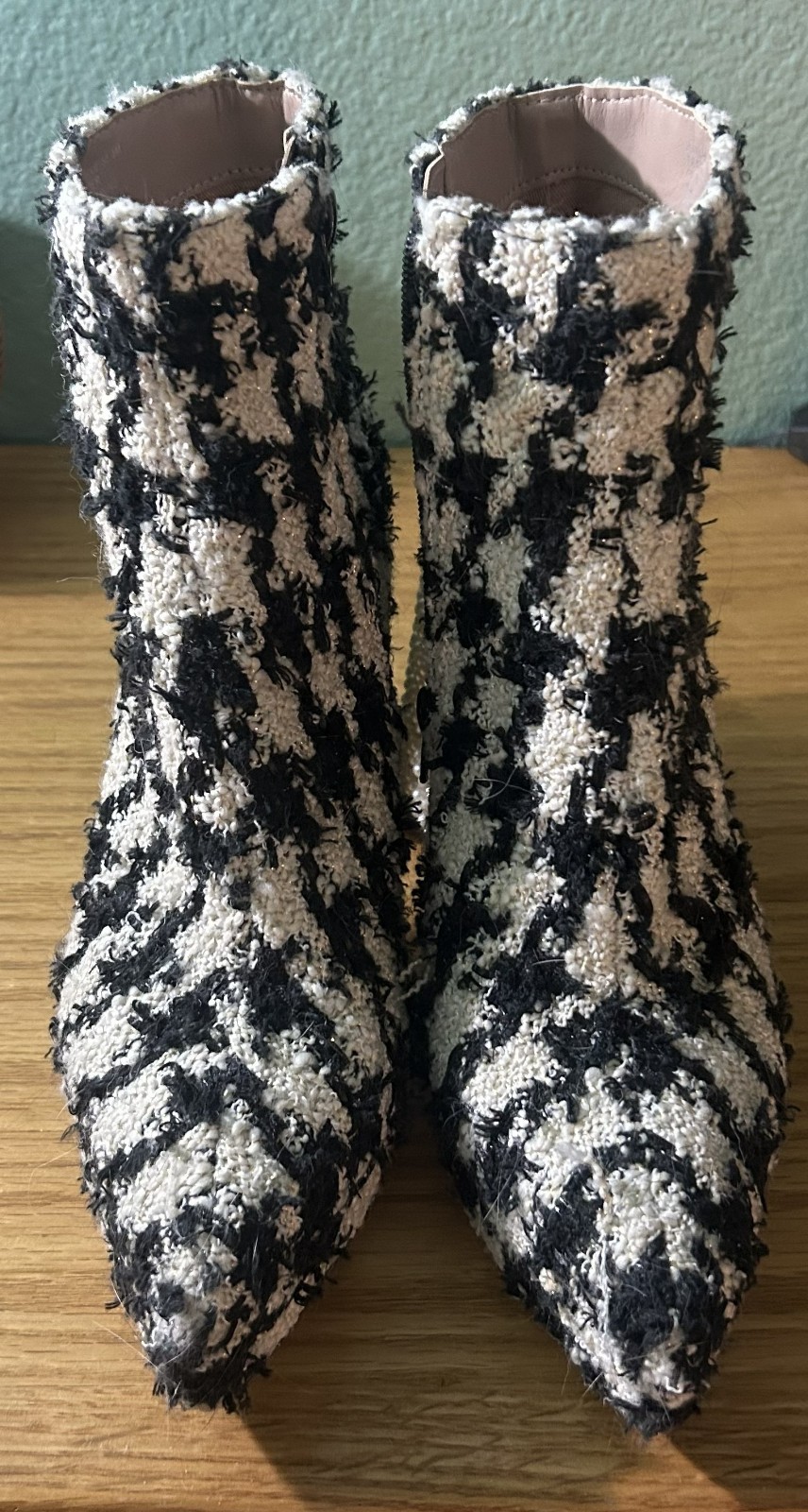 Betsey Johnson black & white Raylan houndstooth & pearl zip boots size 7.5
