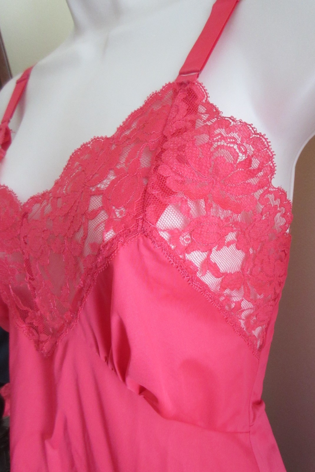 50s VASSARETTE ROSE RED NYLON LACE BUST full slip nightgown dress size 34 USA