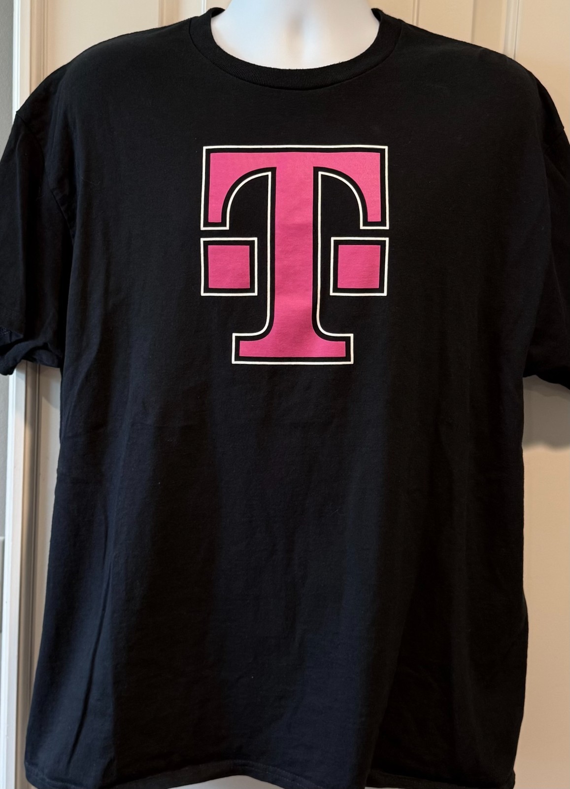 Gildan T-Mobile Black Magenta Cotton Short Sleeve Workwear T-Shirt – Men’s XL