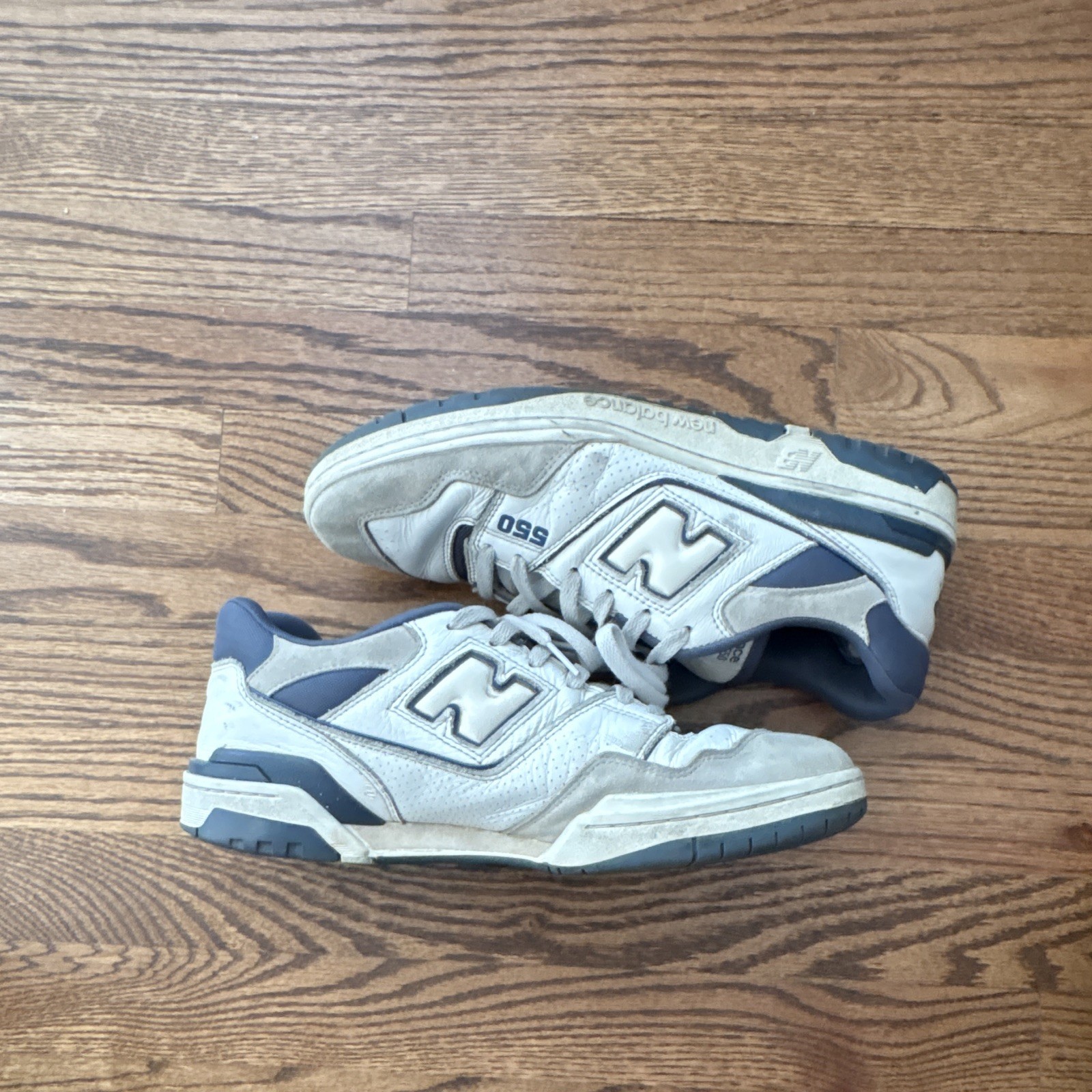 New Balance 550 Men’s Low Top Lace-Up Sneakers White Gray Blue Solid