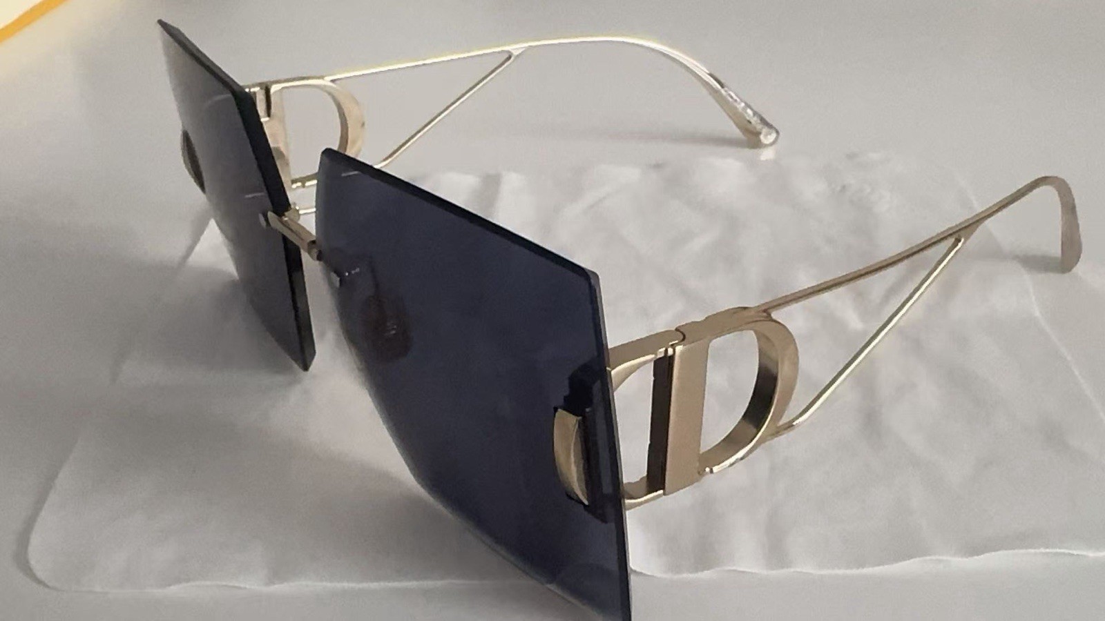 Christian Dior 30 Montaigne Shield Sunglasses Blue Lens Gold Frame