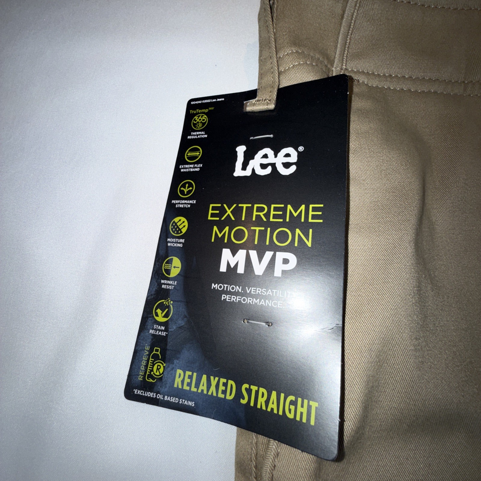 NWT Lee Extreme Motion MV Oscar Khakis Men’s 38 X 29 Relaxed Fit New with tags