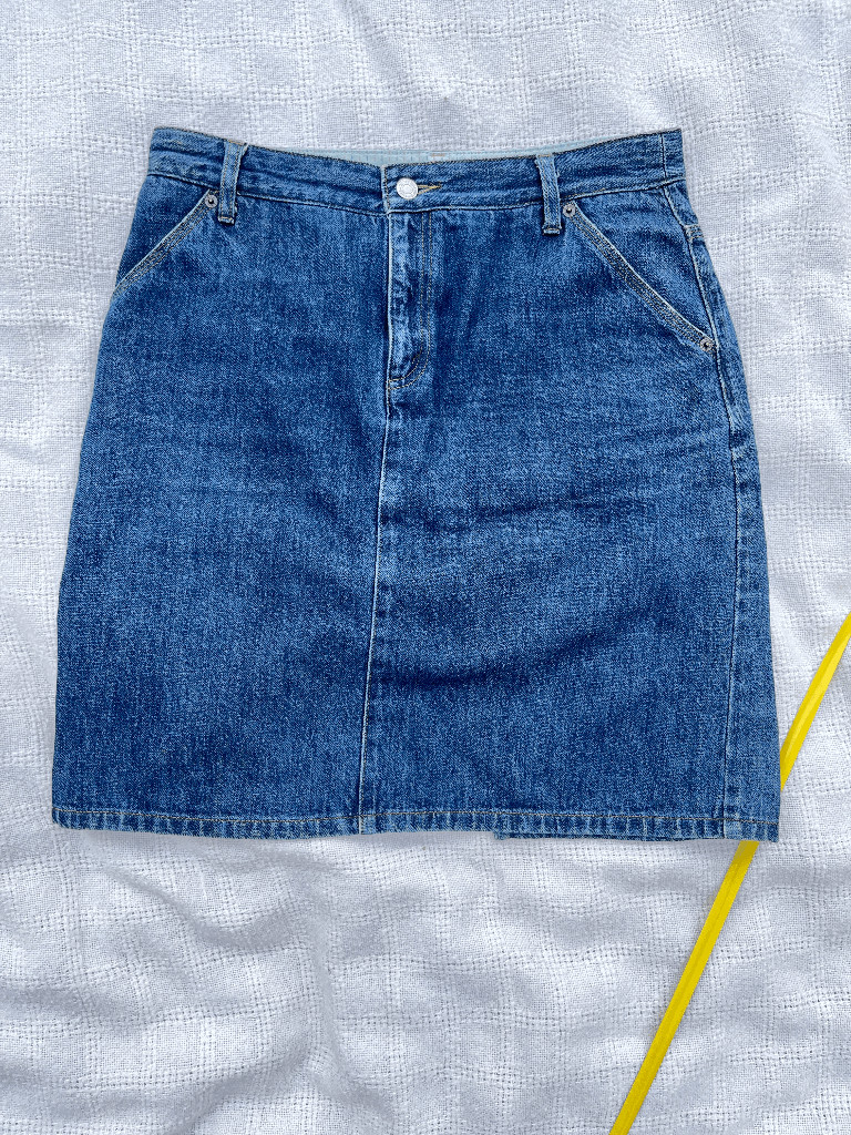 Levi’s 2002 Made in Hong Kong Denim Mini Skirt Y2K Americana Size 10